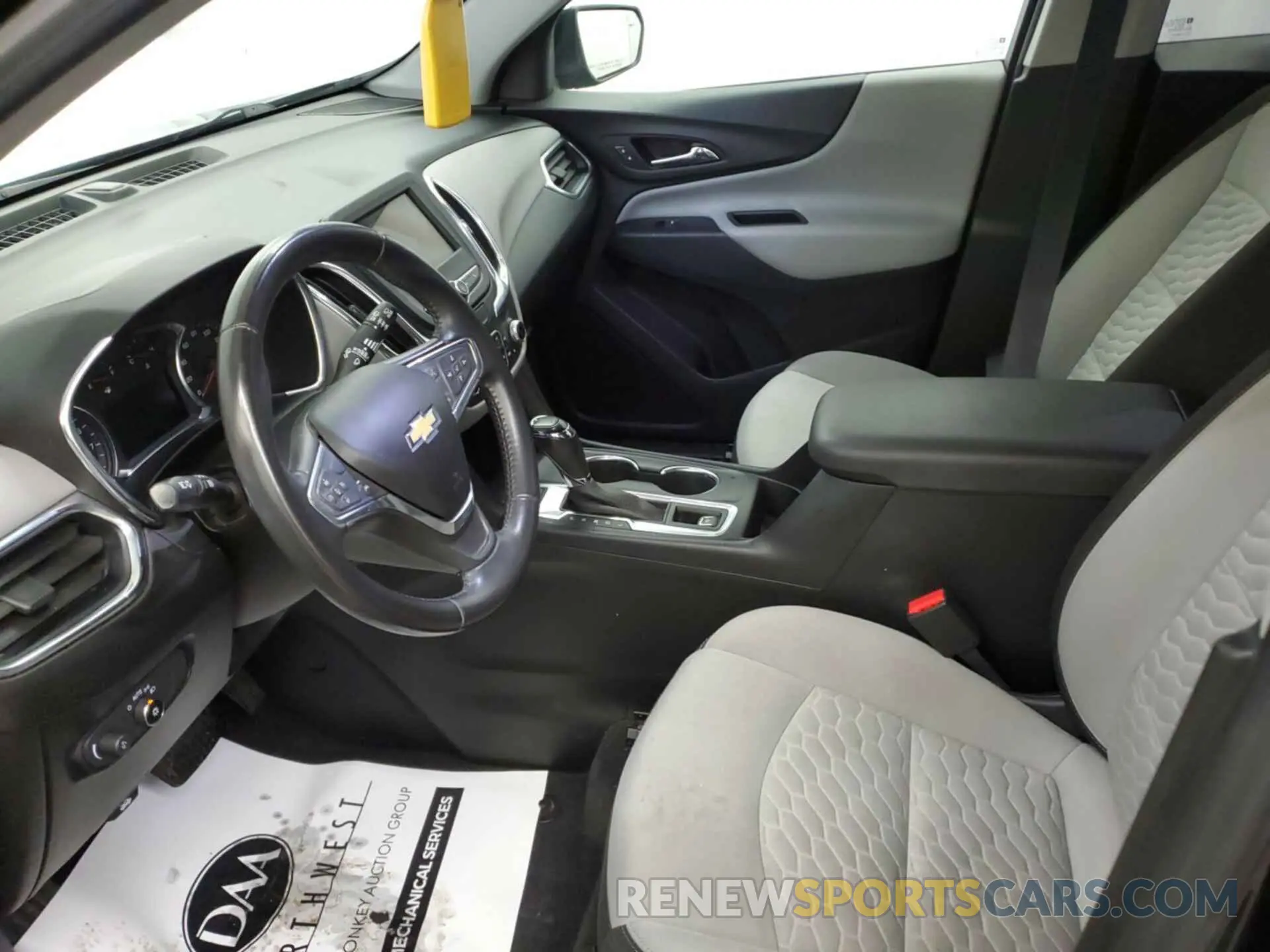 8 Photograph of a damaged car 2GNAXTEV8K6256328 CHEVROLET EQUINOX 2019