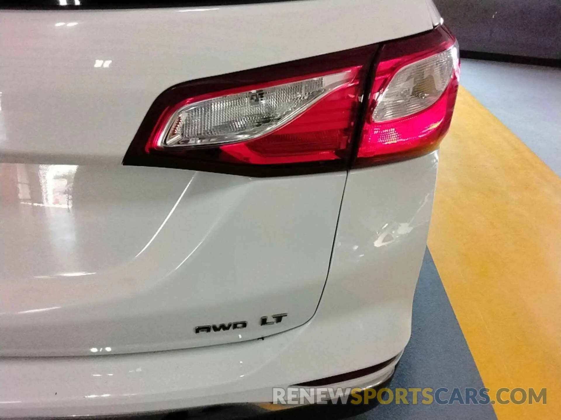 1 Photograph of a damaged car 2GNAXTEV8K6257270 CHEVROLET EQUINOX 2019