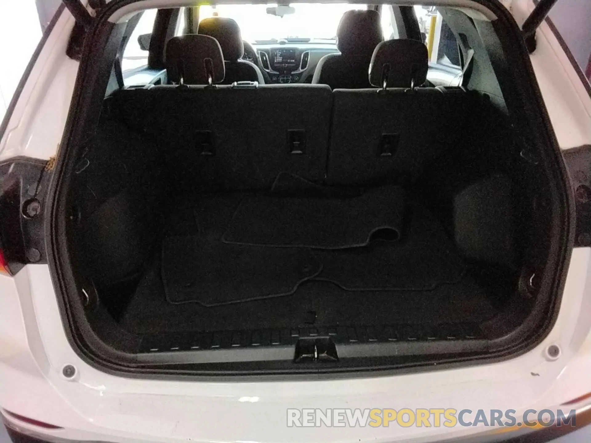 13 Photograph of a damaged car 2GNAXTEV8K6257270 CHEVROLET EQUINOX 2019