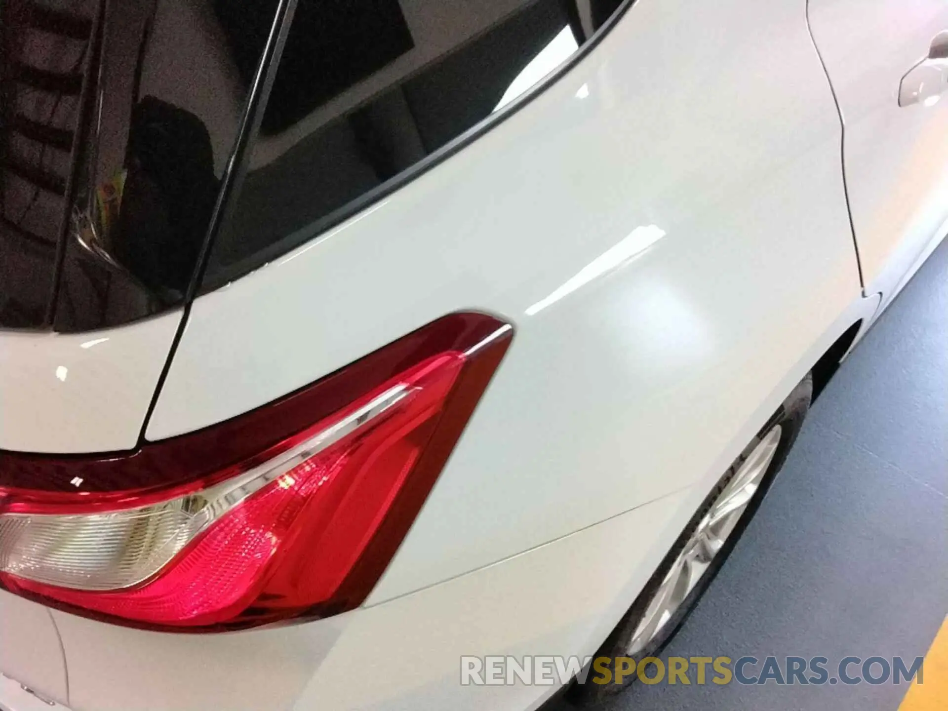 31 Photograph of a damaged car 2GNAXTEV8K6257270 CHEVROLET EQUINOX 2019