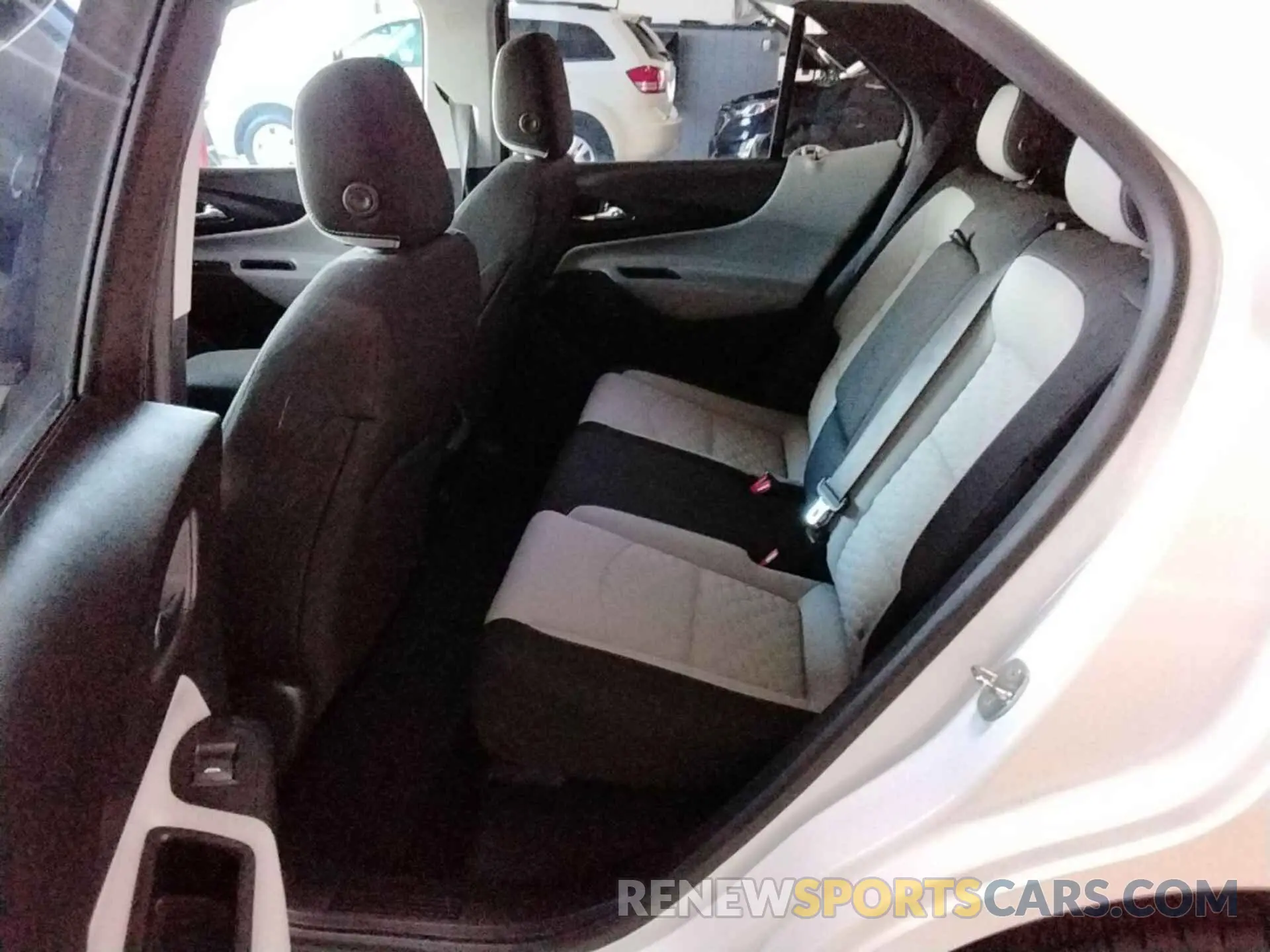 6 Photograph of a damaged car 2GNAXTEV8K6257270 CHEVROLET EQUINOX 2019