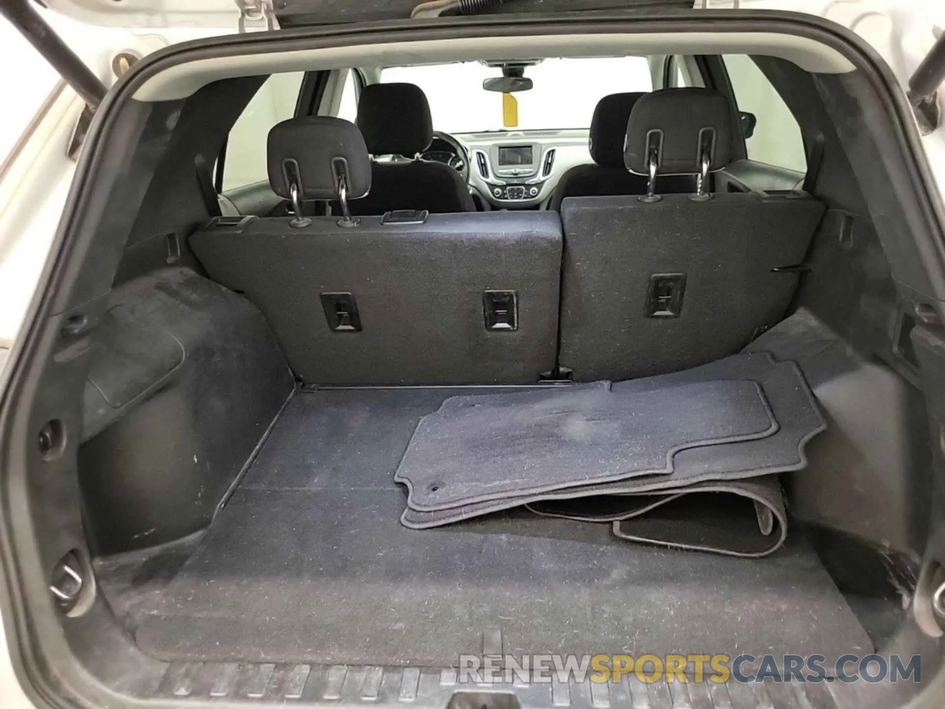 3 Photograph of a damaged car 2GNAXTEV8K6257804 CHEVROLET EQUINOX 2019