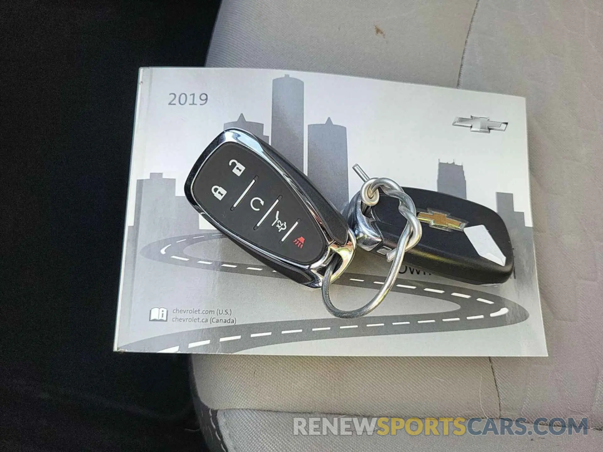 6 Photograph of a damaged car 2GNAXTEV8K6257804 CHEVROLET EQUINOX 2019