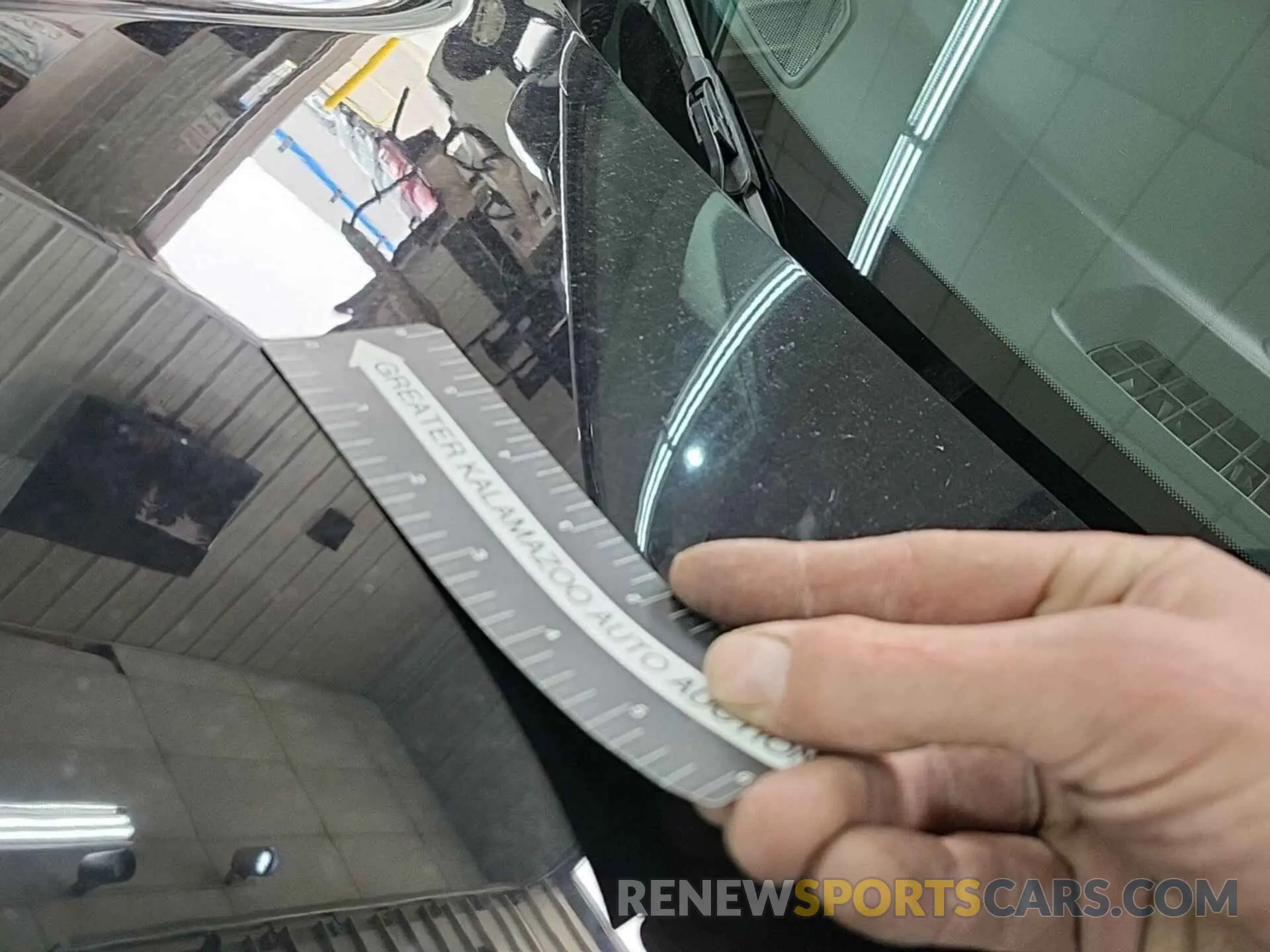 18 Photograph of a damaged car 2GNAXTEV8K6259682 CHEVROLET EQUINOX 2019