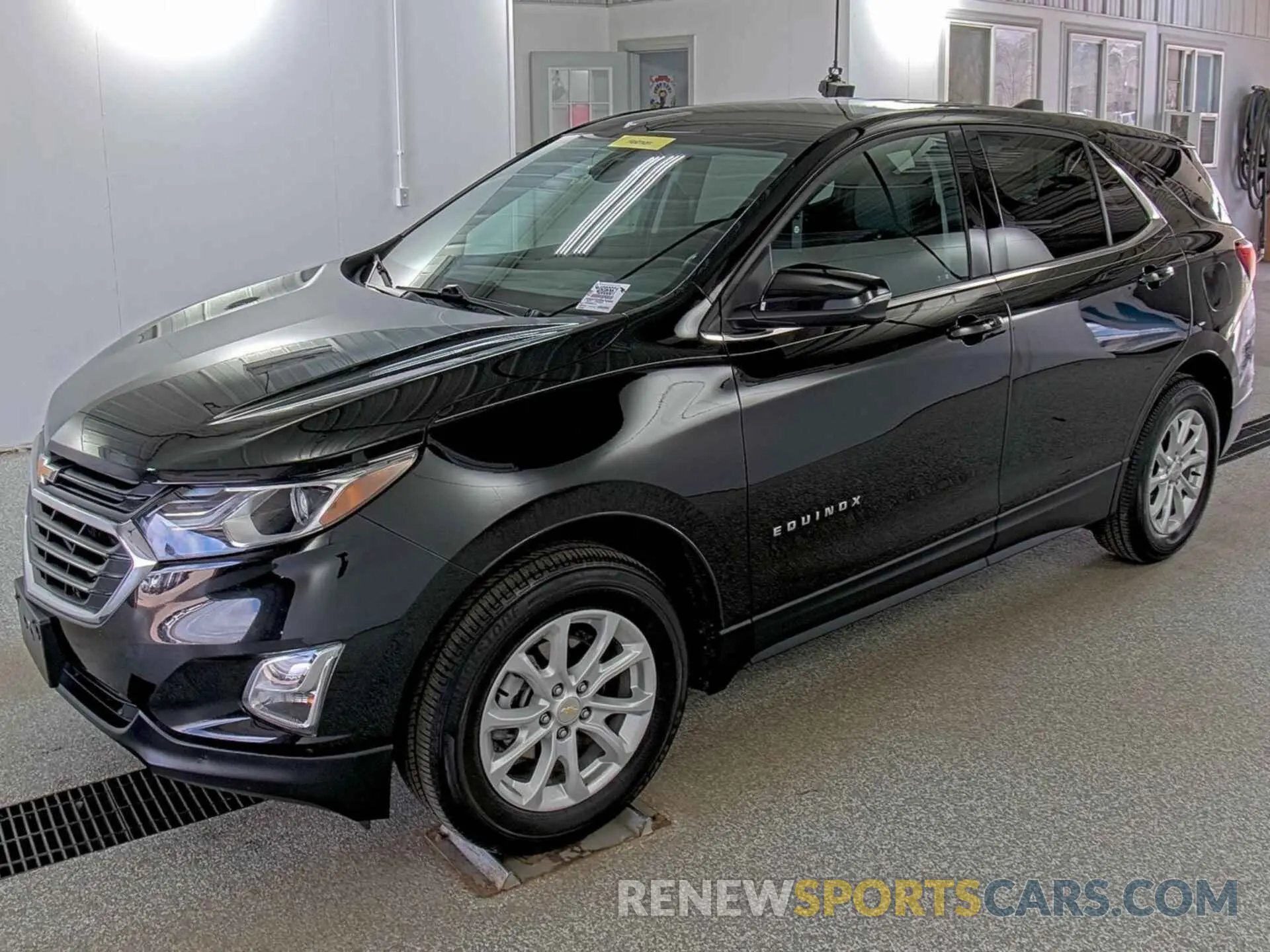 27 Photograph of a damaged car 2GNAXTEV8K6259682 CHEVROLET EQUINOX 2019