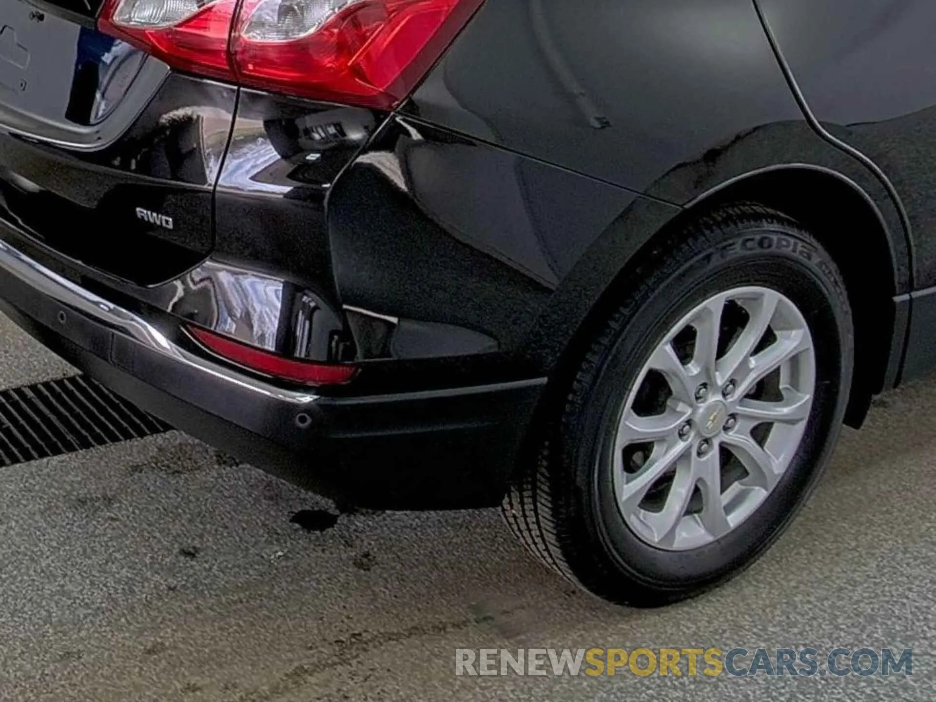28 Photograph of a damaged car 2GNAXTEV8K6259682 CHEVROLET EQUINOX 2019