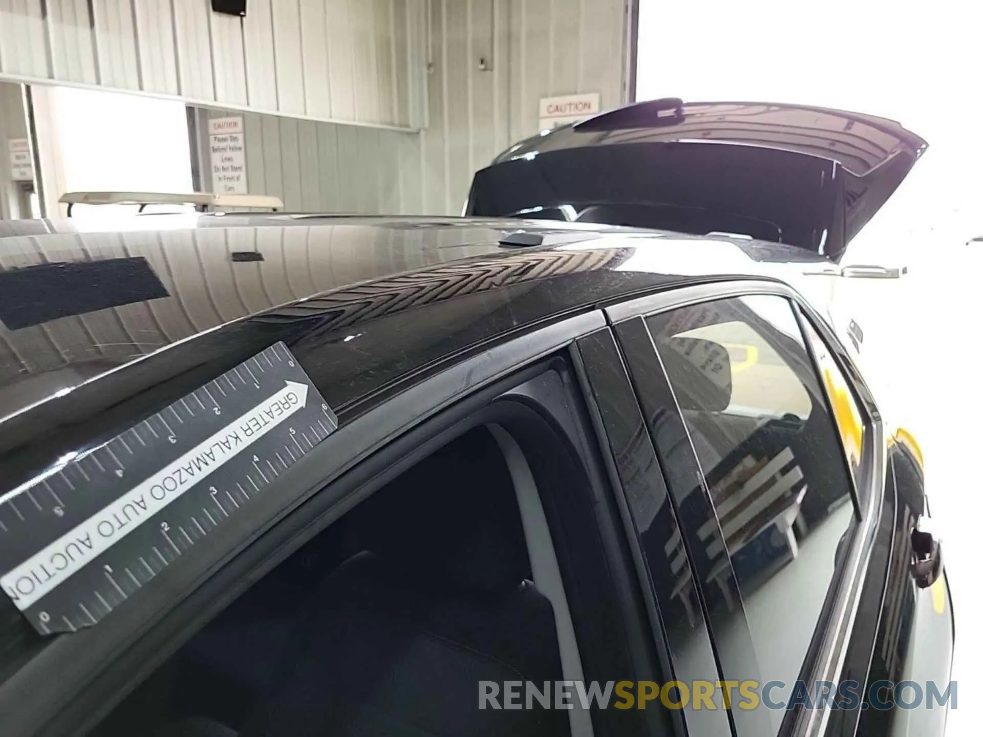 29 Photograph of a damaged car 2GNAXTEV8K6259682 CHEVROLET EQUINOX 2019
