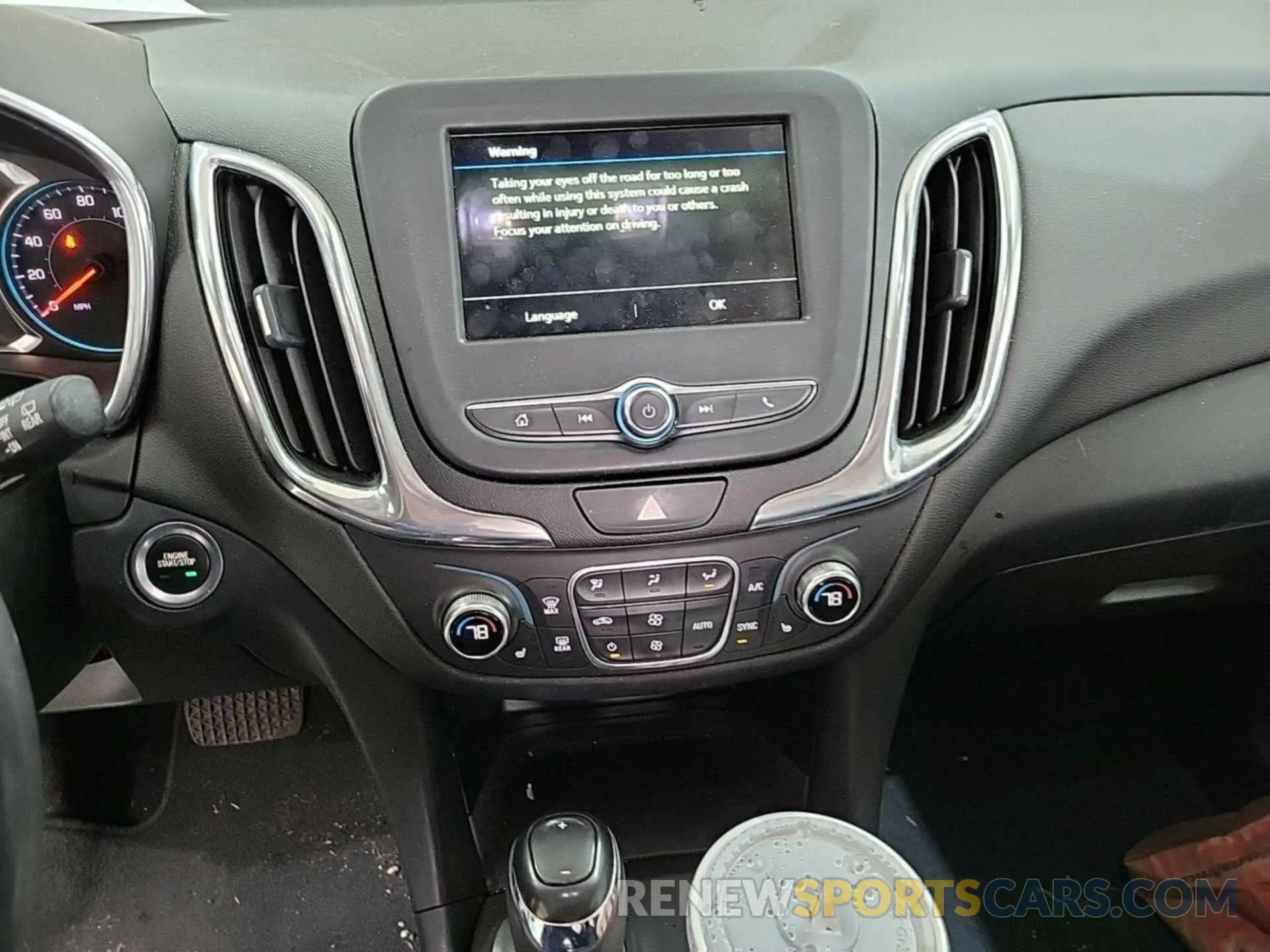 32 Photograph of a damaged car 2GNAXTEV8K6259682 CHEVROLET EQUINOX 2019