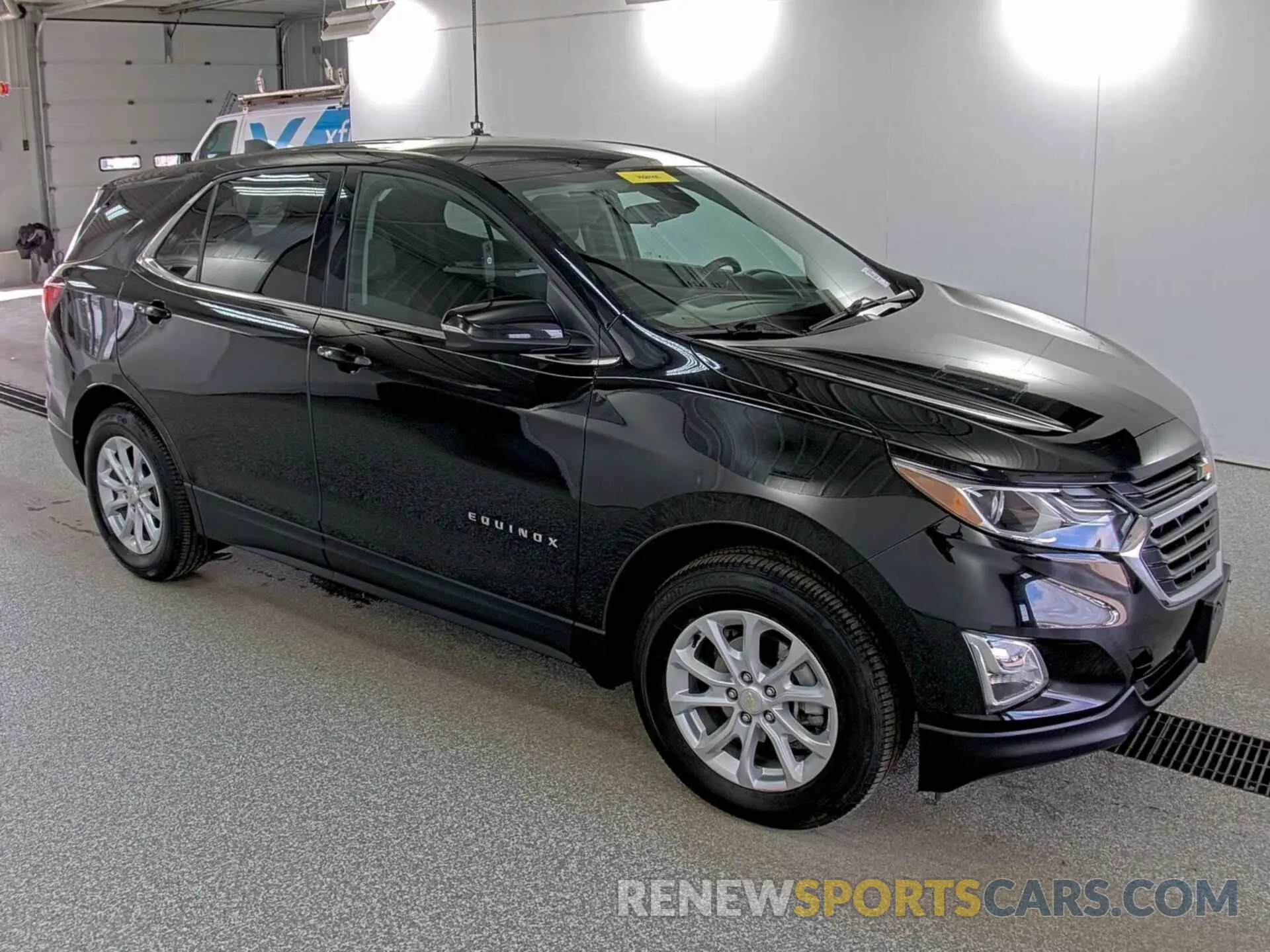 33 Photograph of a damaged car 2GNAXTEV8K6259682 CHEVROLET EQUINOX 2019