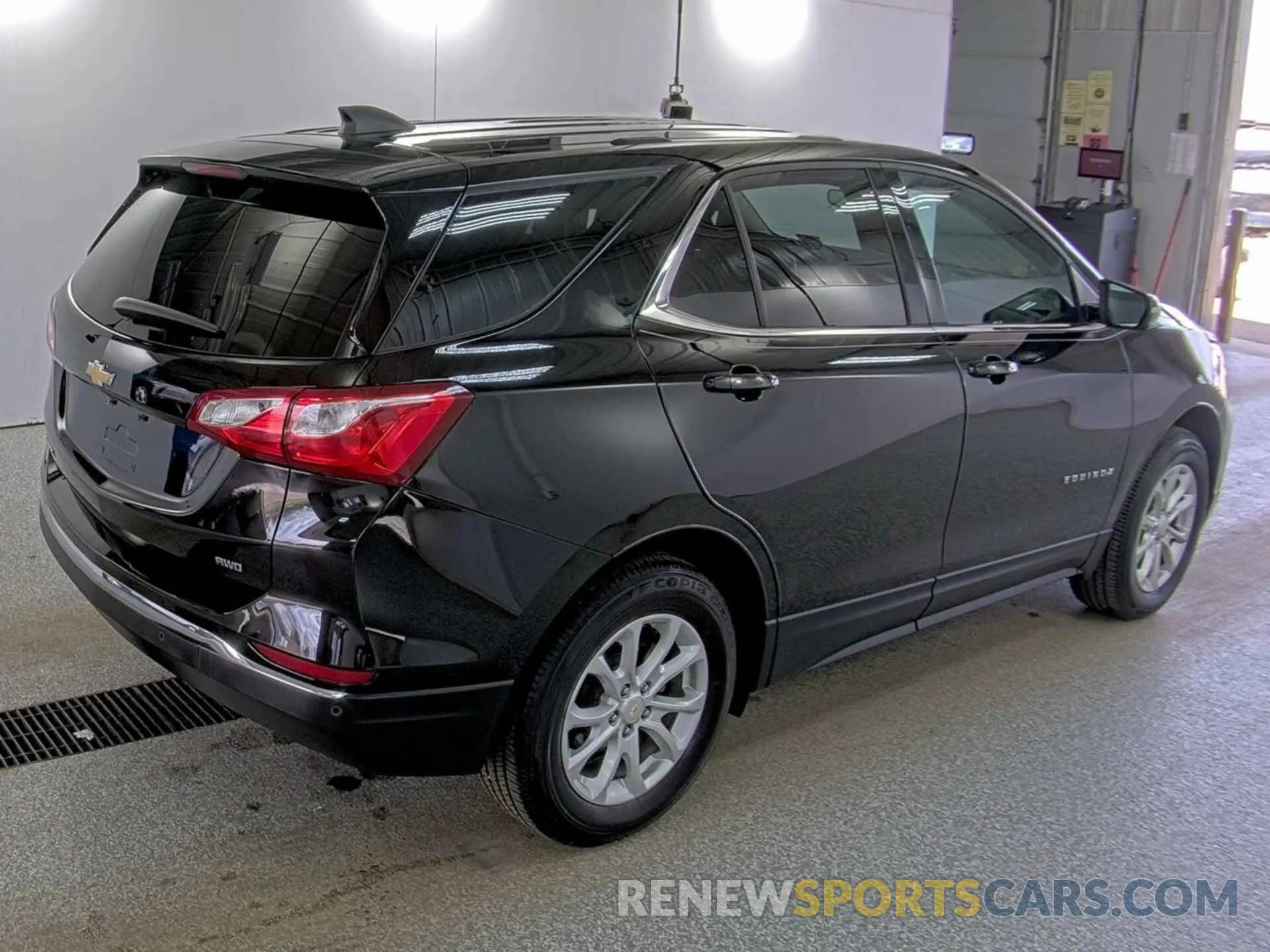 35 Photograph of a damaged car 2GNAXTEV8K6259682 CHEVROLET EQUINOX 2019
