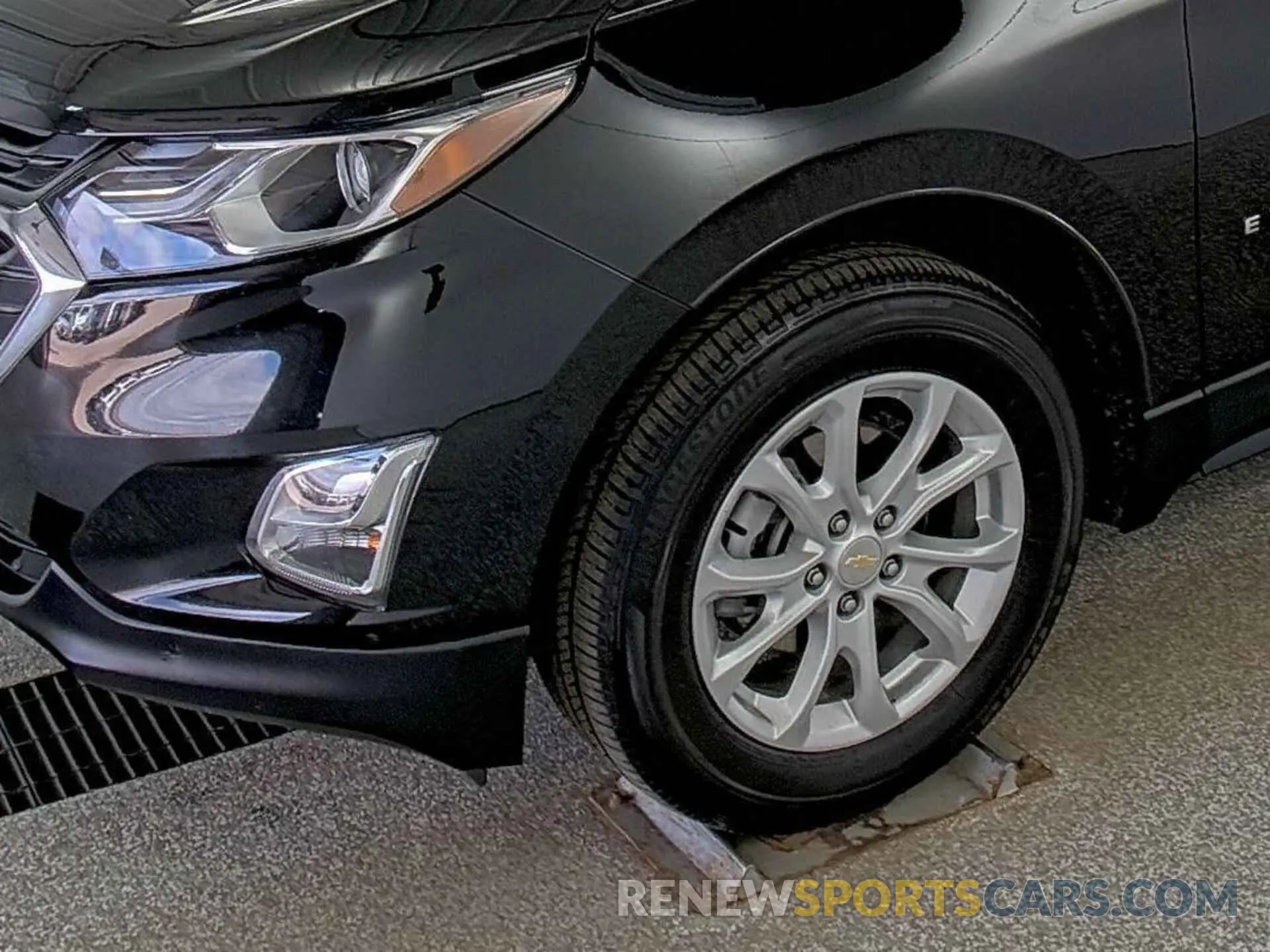 4 Photograph of a damaged car 2GNAXTEV8K6259682 CHEVROLET EQUINOX 2019