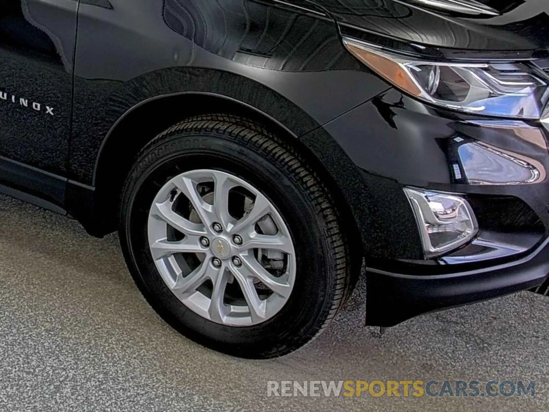 9 Photograph of a damaged car 2GNAXTEV8K6259682 CHEVROLET EQUINOX 2019