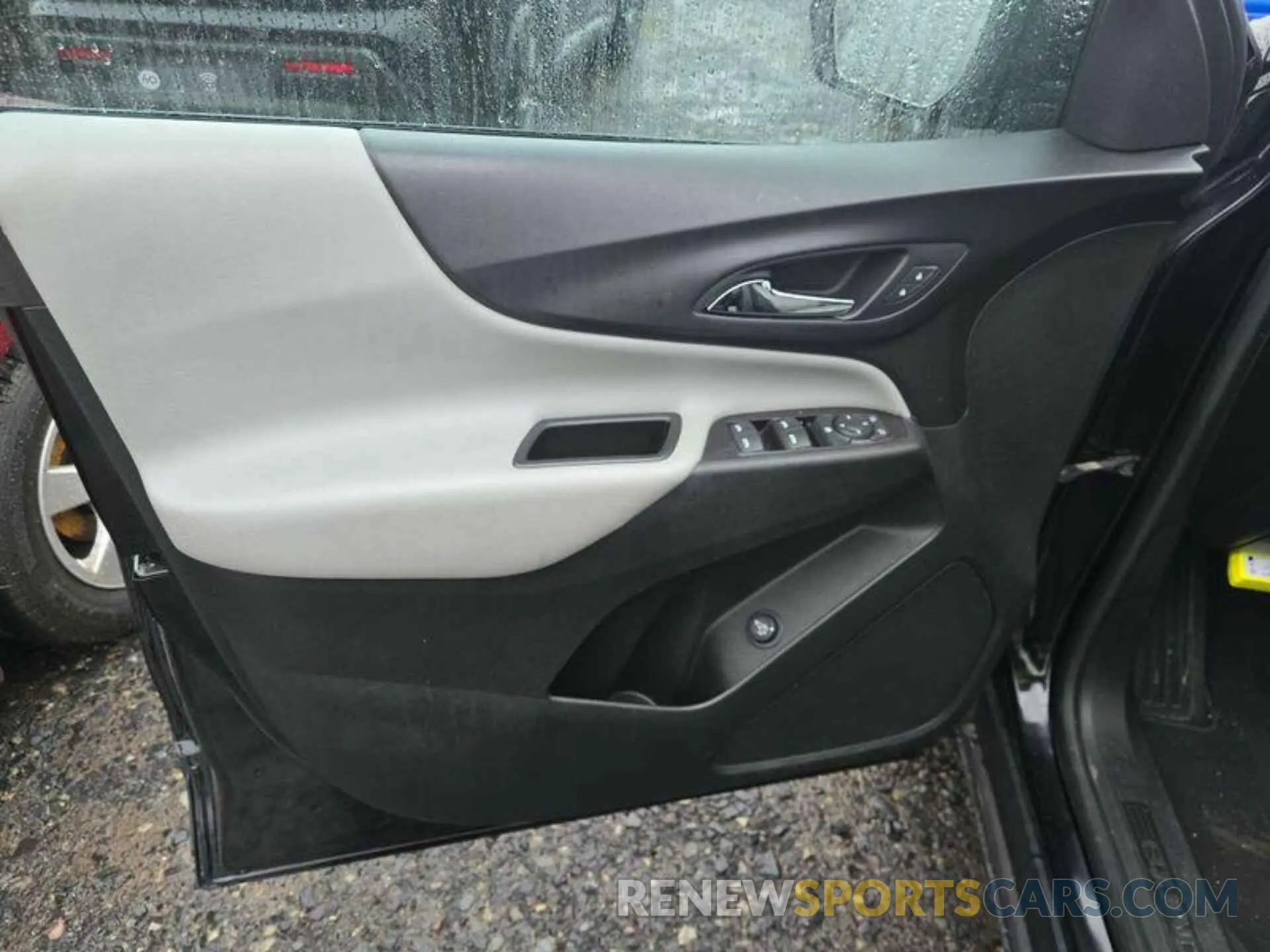 4 Photograph of a damaged car 2GNAXTEV8K6261870 CHEVROLET EQUINOX 2019