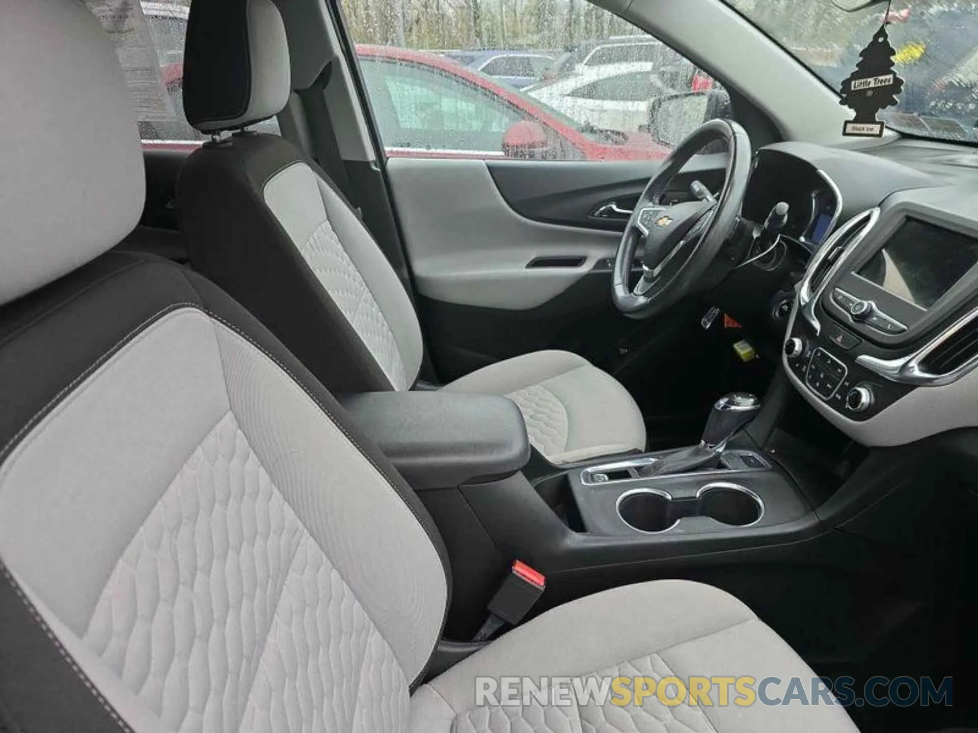 8 Photograph of a damaged car 2GNAXTEV8K6261870 CHEVROLET EQUINOX 2019