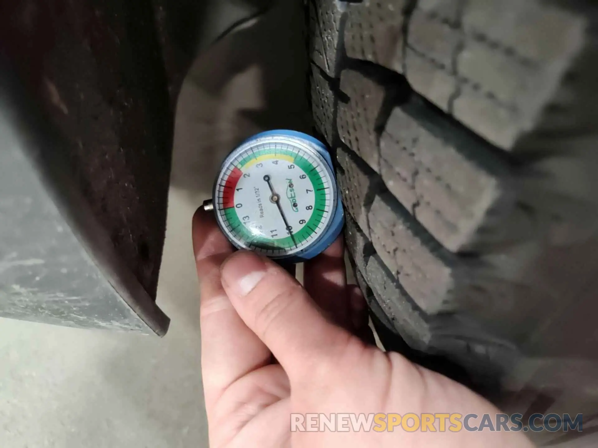 13 Photograph of a damaged car 2GNAXTEV8K6275218 CHEVROLET EQUINOX 2019