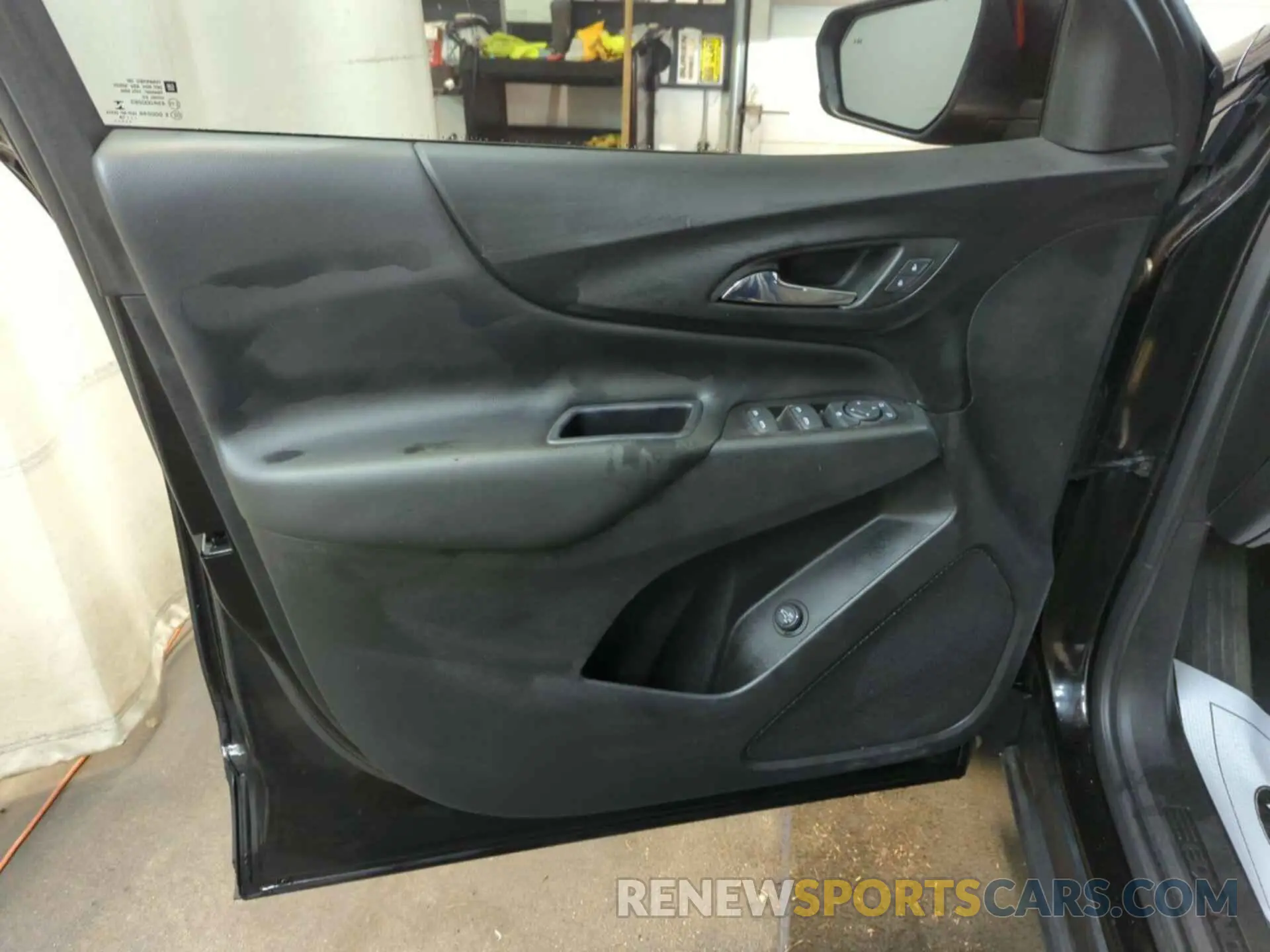 25 Photograph of a damaged car 2GNAXTEV8K6275218 CHEVROLET EQUINOX 2019