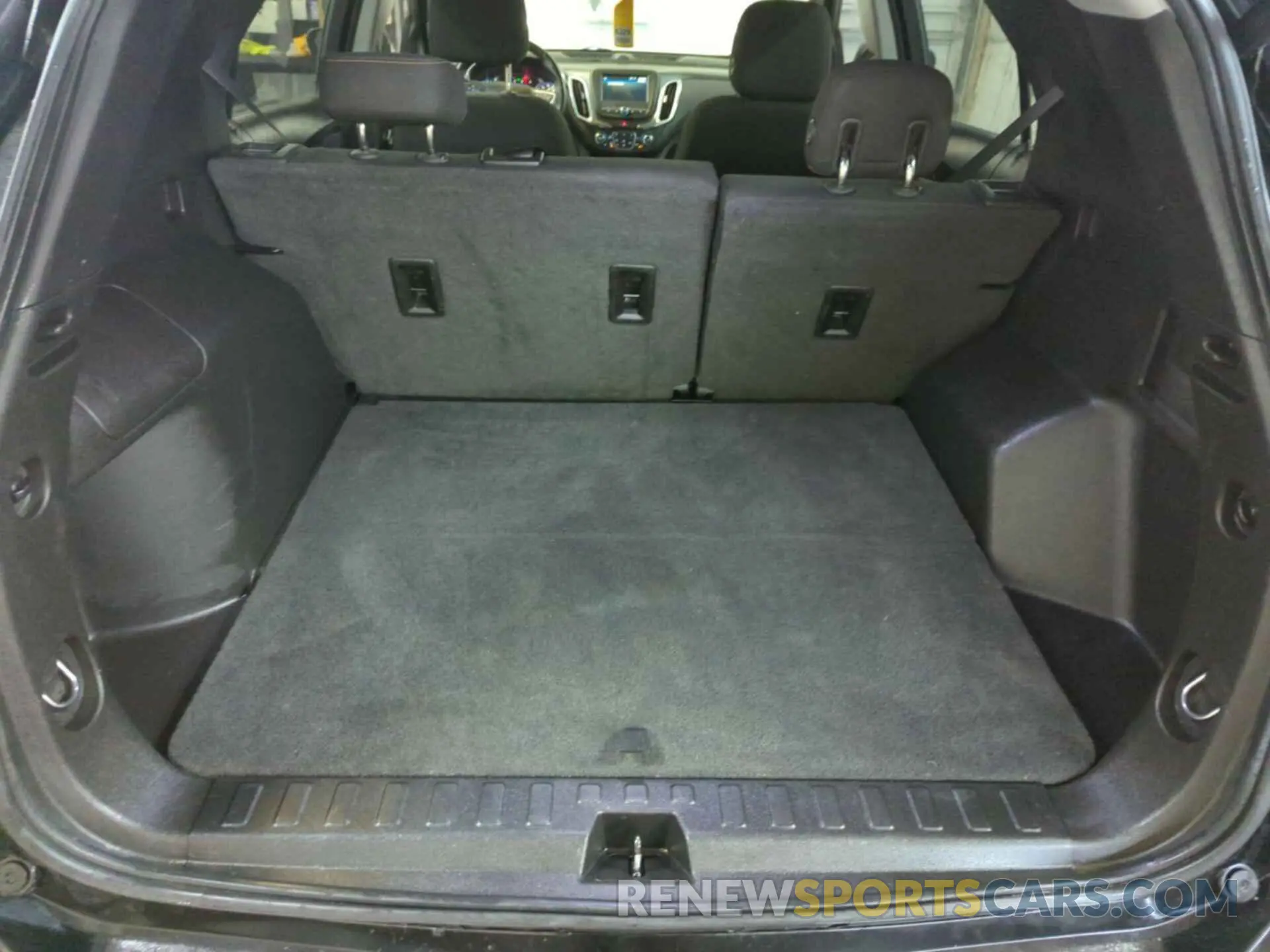 27 Photograph of a damaged car 2GNAXTEV8K6275218 CHEVROLET EQUINOX 2019