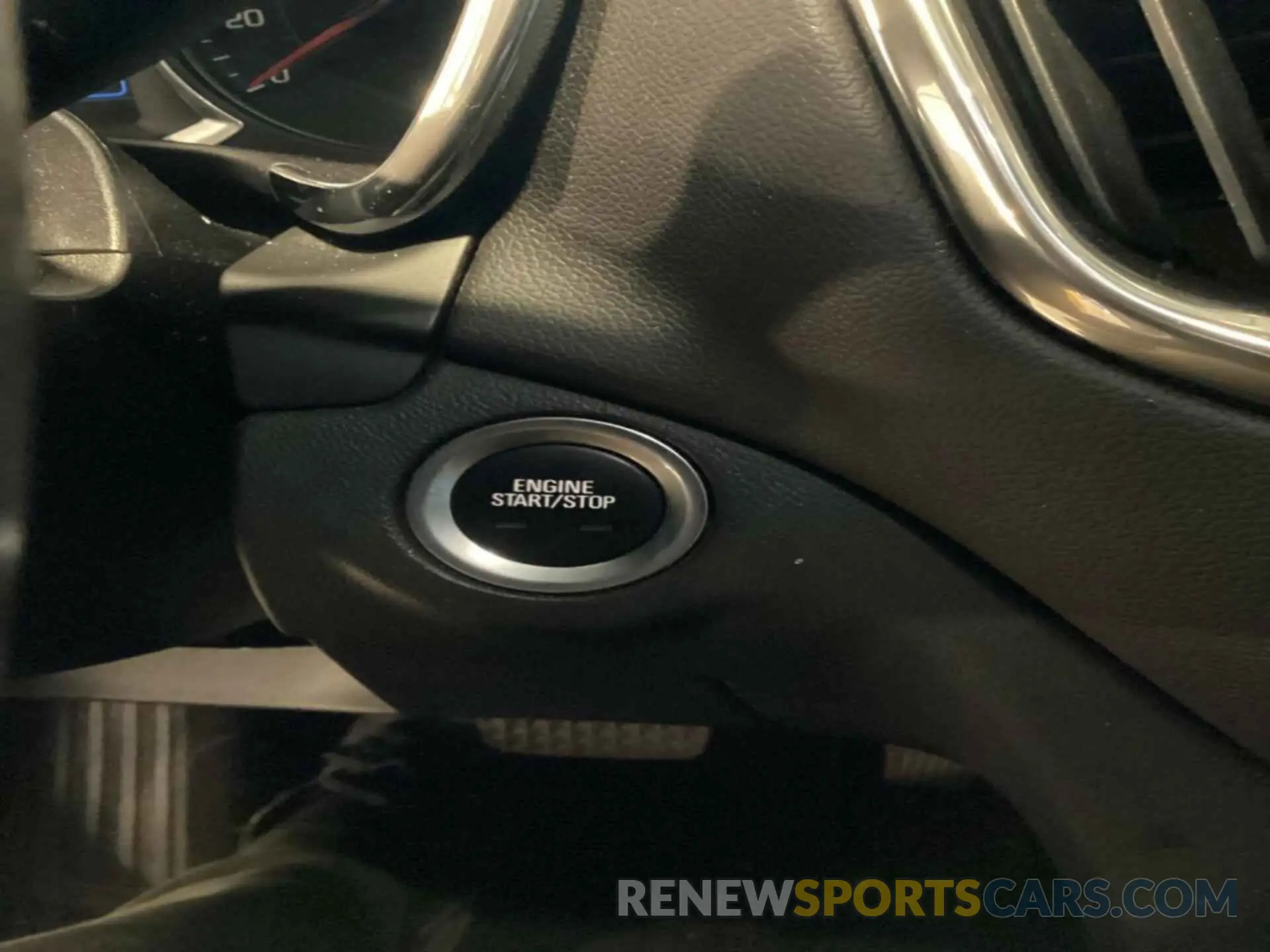 4 Photograph of a damaged car 2GNAXTEV9K6165388 CHEVROLET EQUINOX 2019