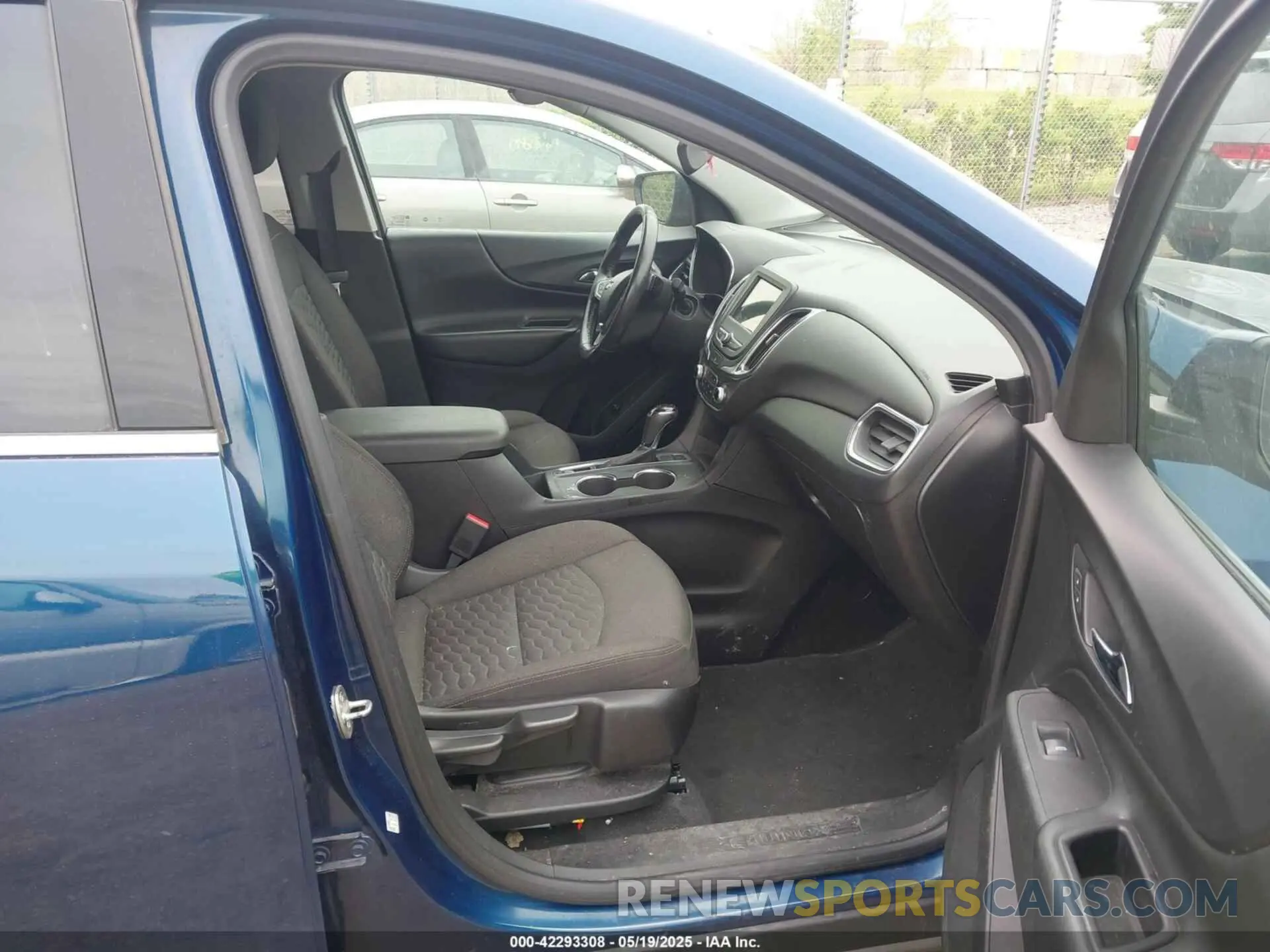 5 Photograph of a damaged car 2GNAXTEVXK6174908 CHEVROLET EQUINOX 2019