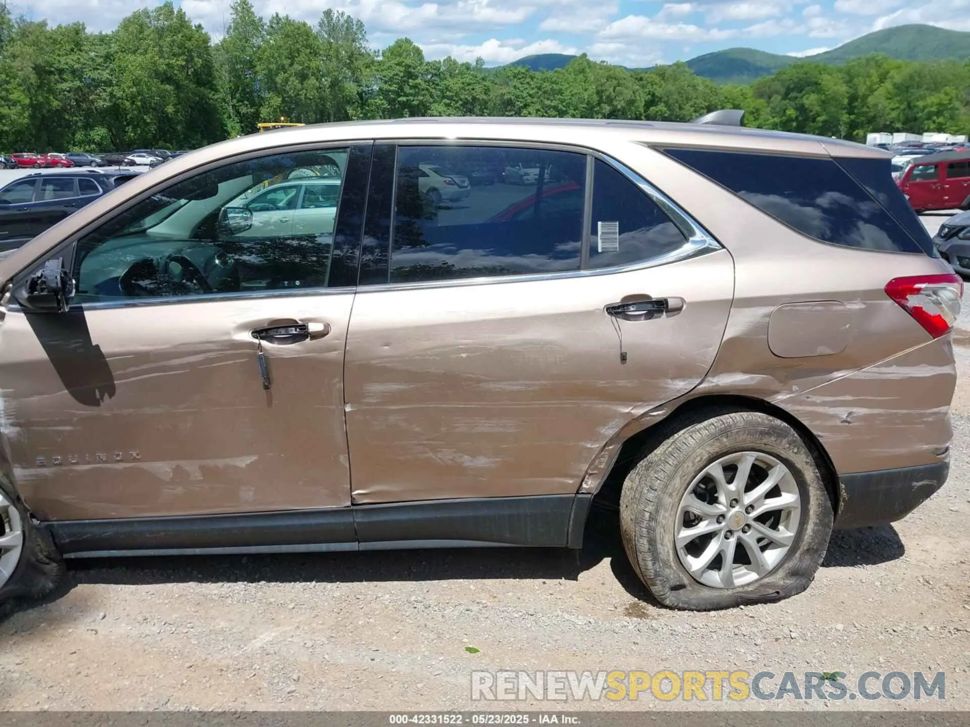18 Photograph of a damaged car 2GNAXTEVXK6232662 CHEVROLET EQUINOX 2019