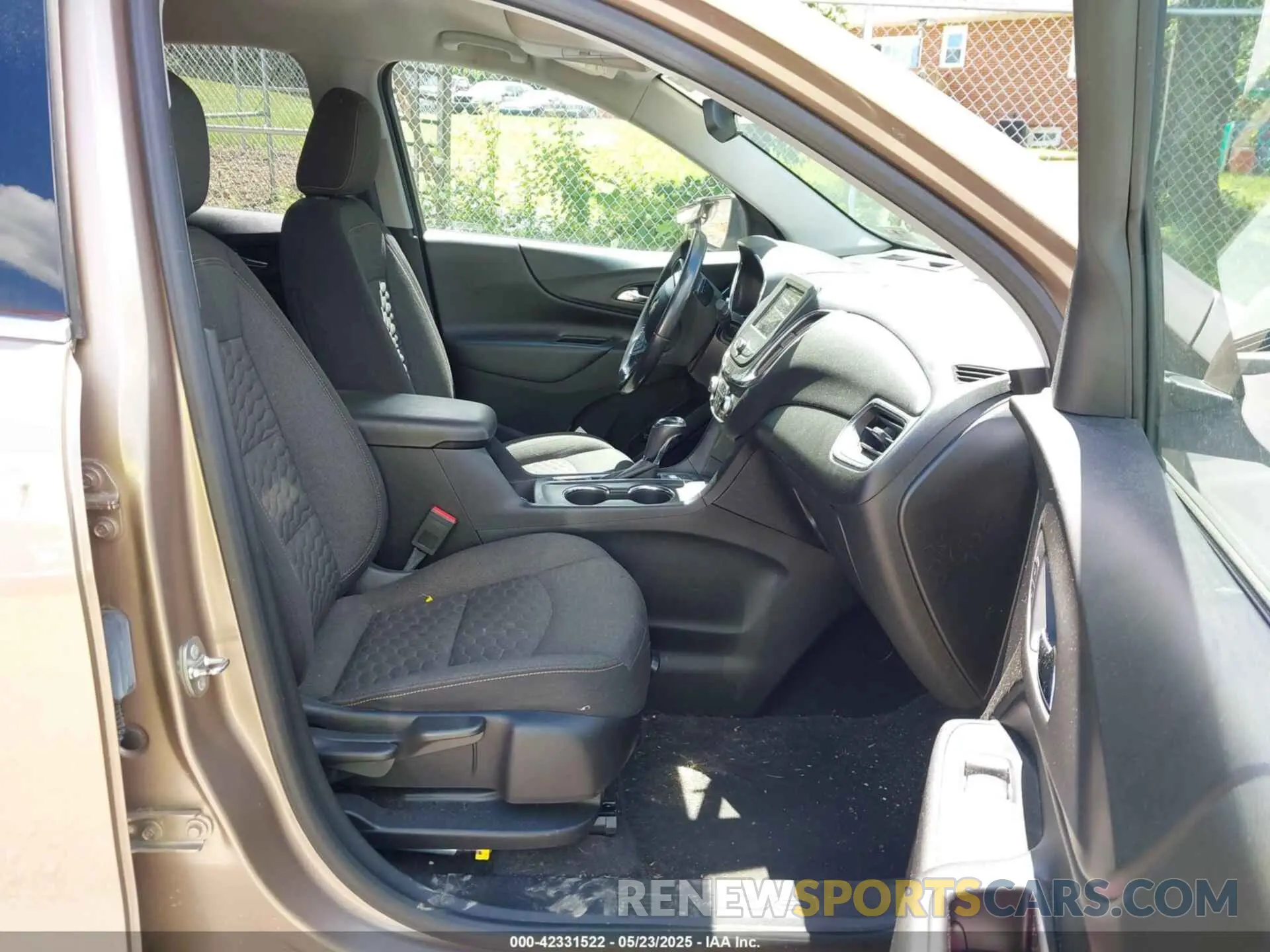 5 Photograph of a damaged car 2GNAXTEVXK6232662 CHEVROLET EQUINOX 2019