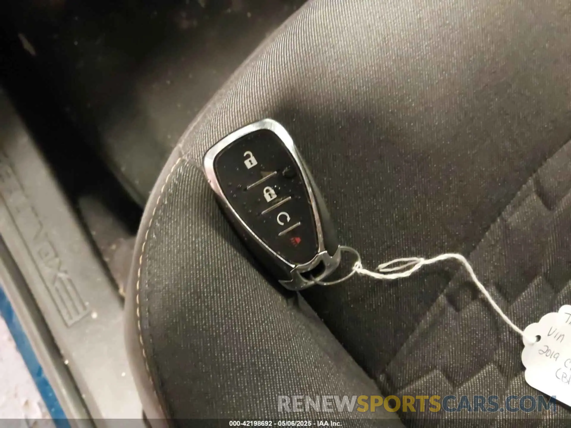 11 Photograph of a damaged car 2GNAXTEVXK6235710 CHEVROLET EQUINOX 2019
