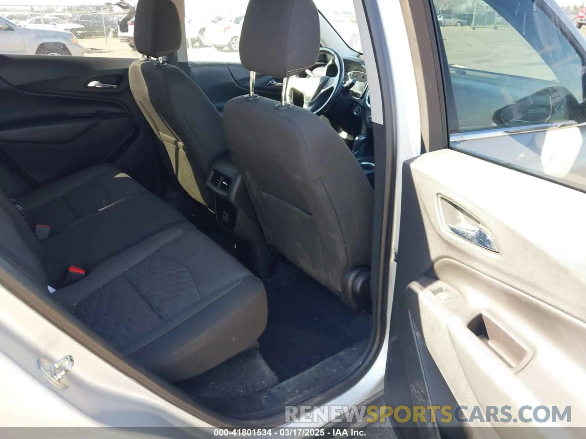 8 Photograph of a damaged car 2GNAXTEVXK6240924 CHEVROLET EQUINOX 2019