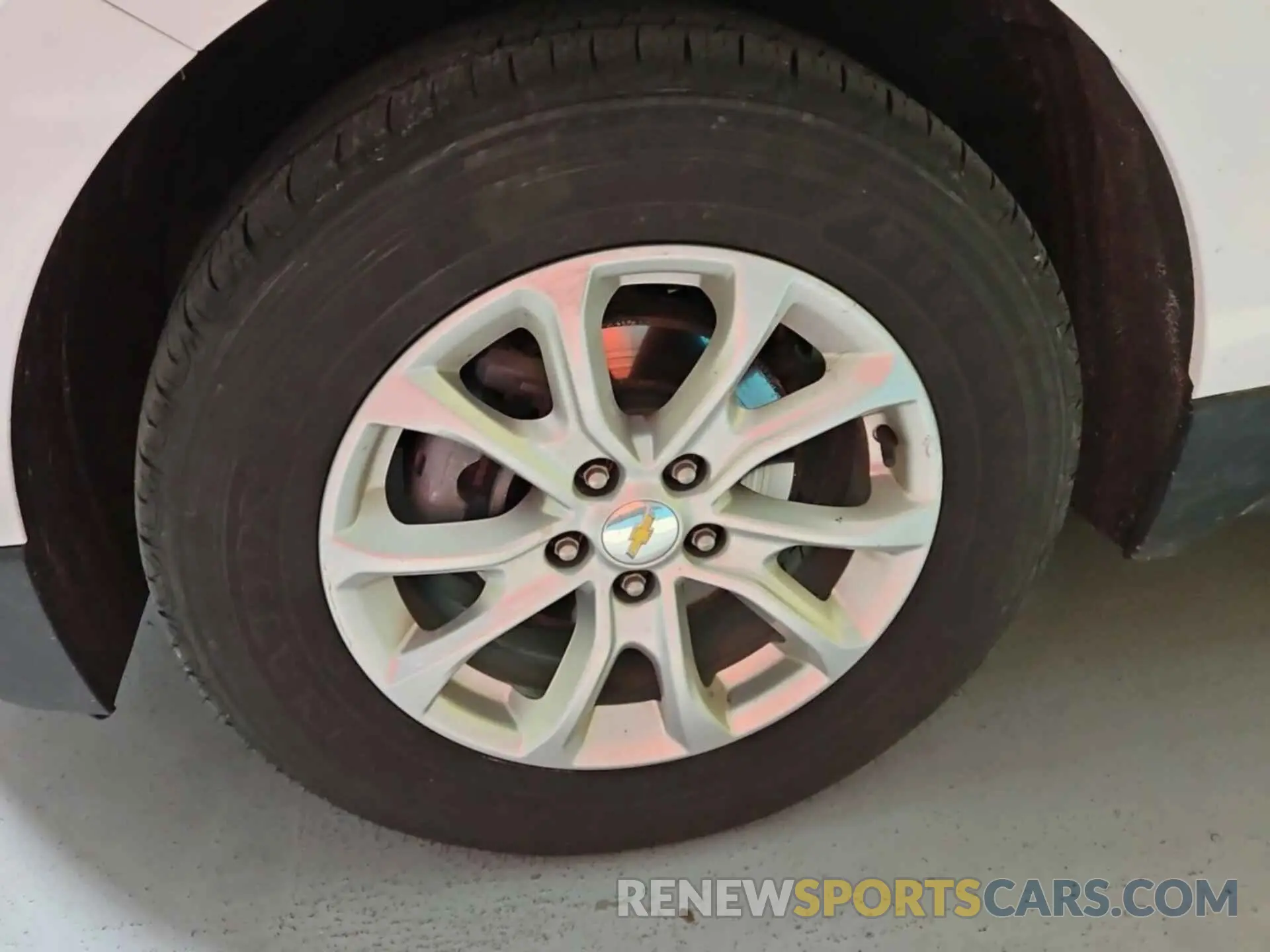 17 Photograph of a damaged car 2GNAXTEVXK6258081 CHEVROLET EQUINOX 2019