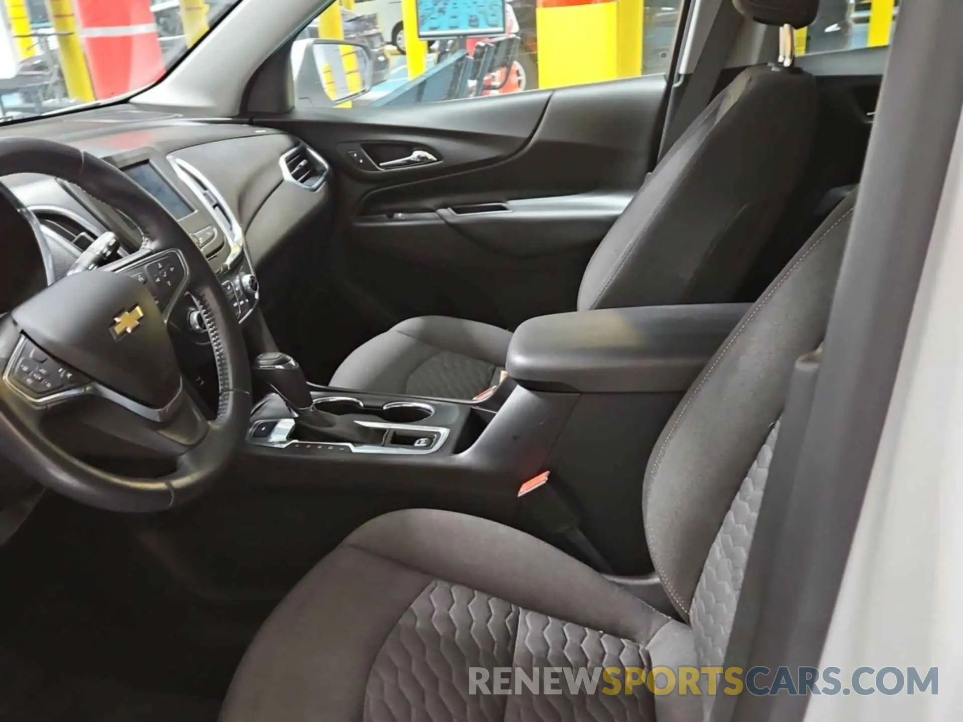 21 Photograph of a damaged car 2GNAXTEVXK6258081 CHEVROLET EQUINOX 2019