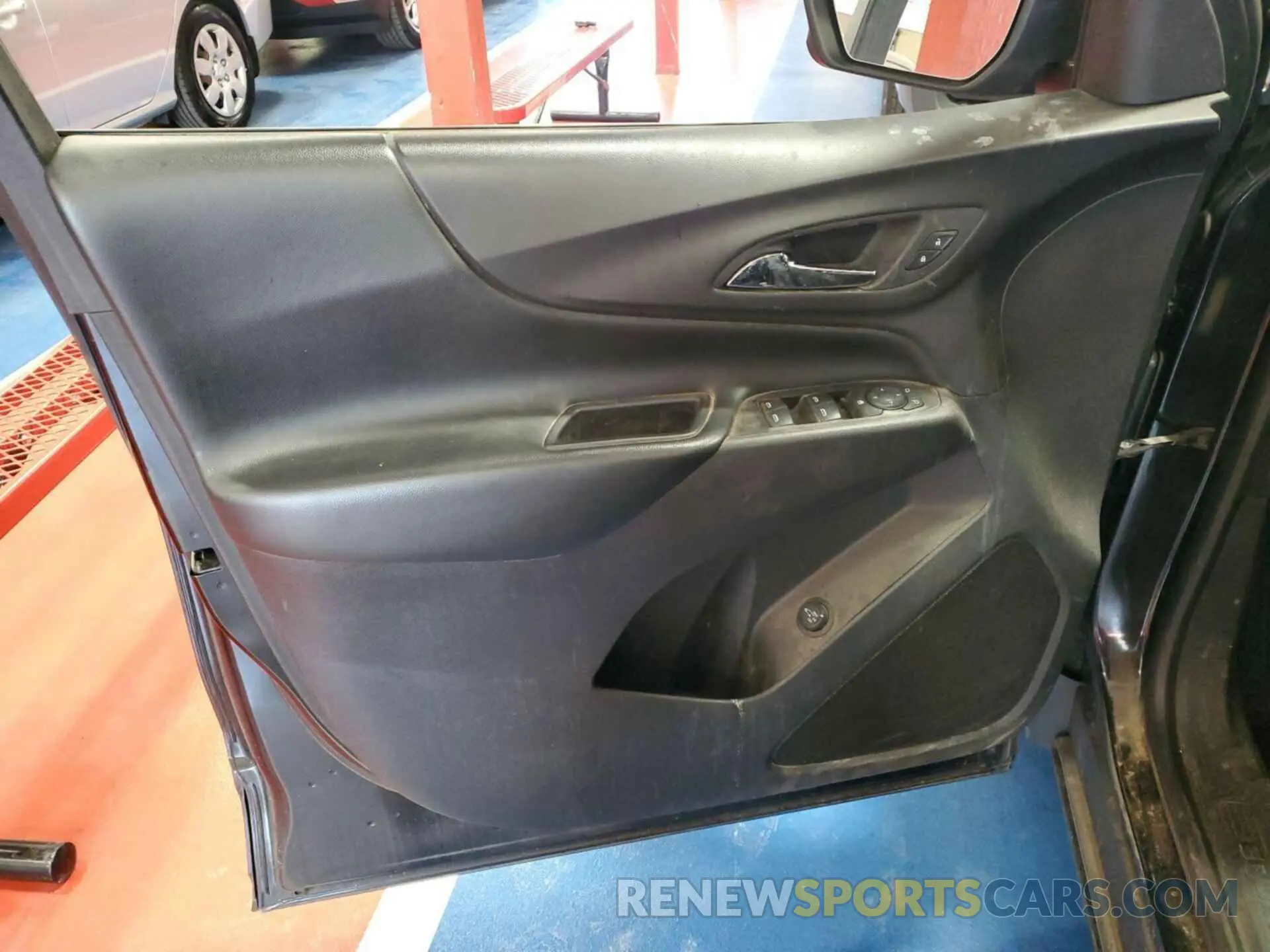 24 Photograph of a damaged car 2GNAXTEVXK6258193 CHEVROLET EQUINOX 2019
