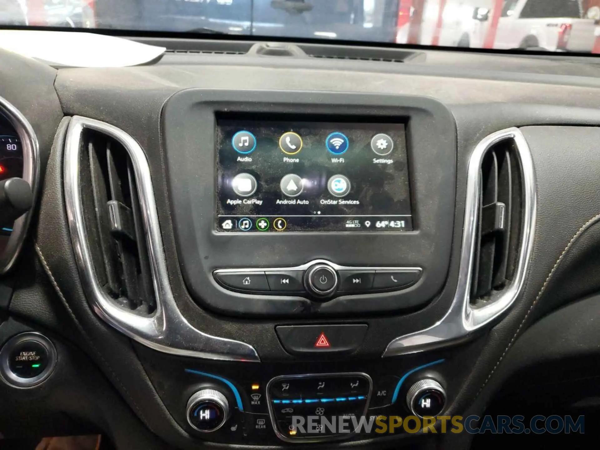 4 Photograph of a damaged car 2GNAXTEVXK6258193 CHEVROLET EQUINOX 2019