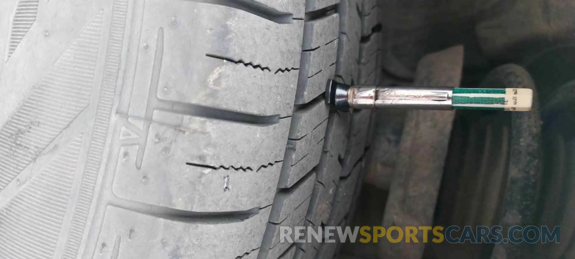 10 Photograph of a damaged car 2GNAXTEVXK6273244 CHEVROLET EQUINOX 2019