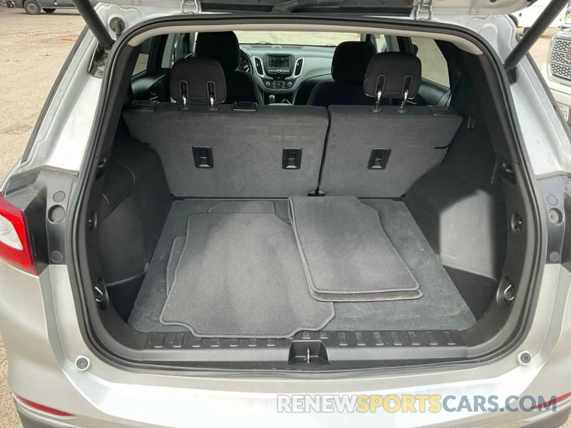 12 Photograph of a damaged car 2GNAXTEVXK6276015 CHEVROLET EQUINOX 2019