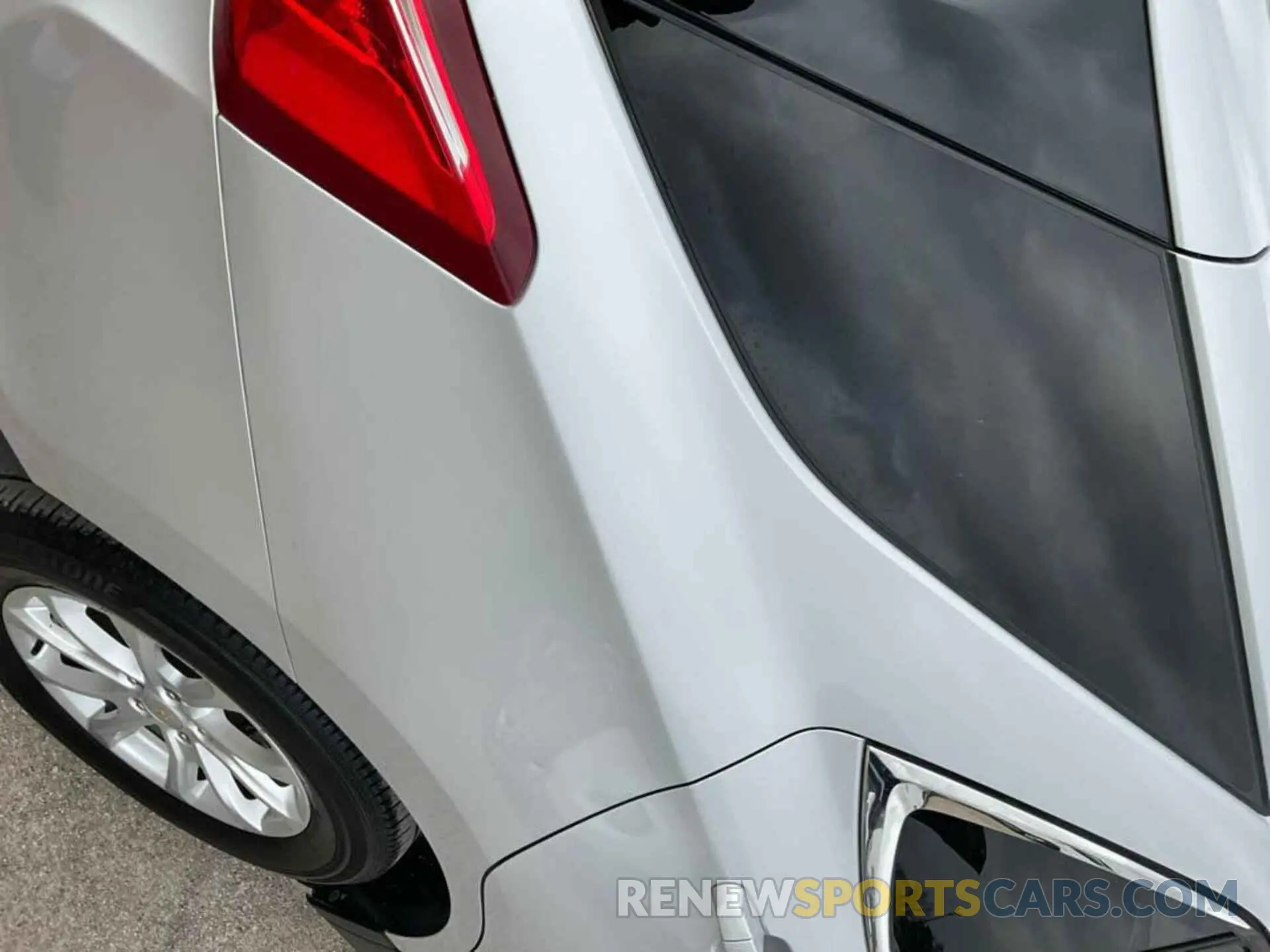 17 Photograph of a damaged car 2GNAXTEVXK6276015 CHEVROLET EQUINOX 2019