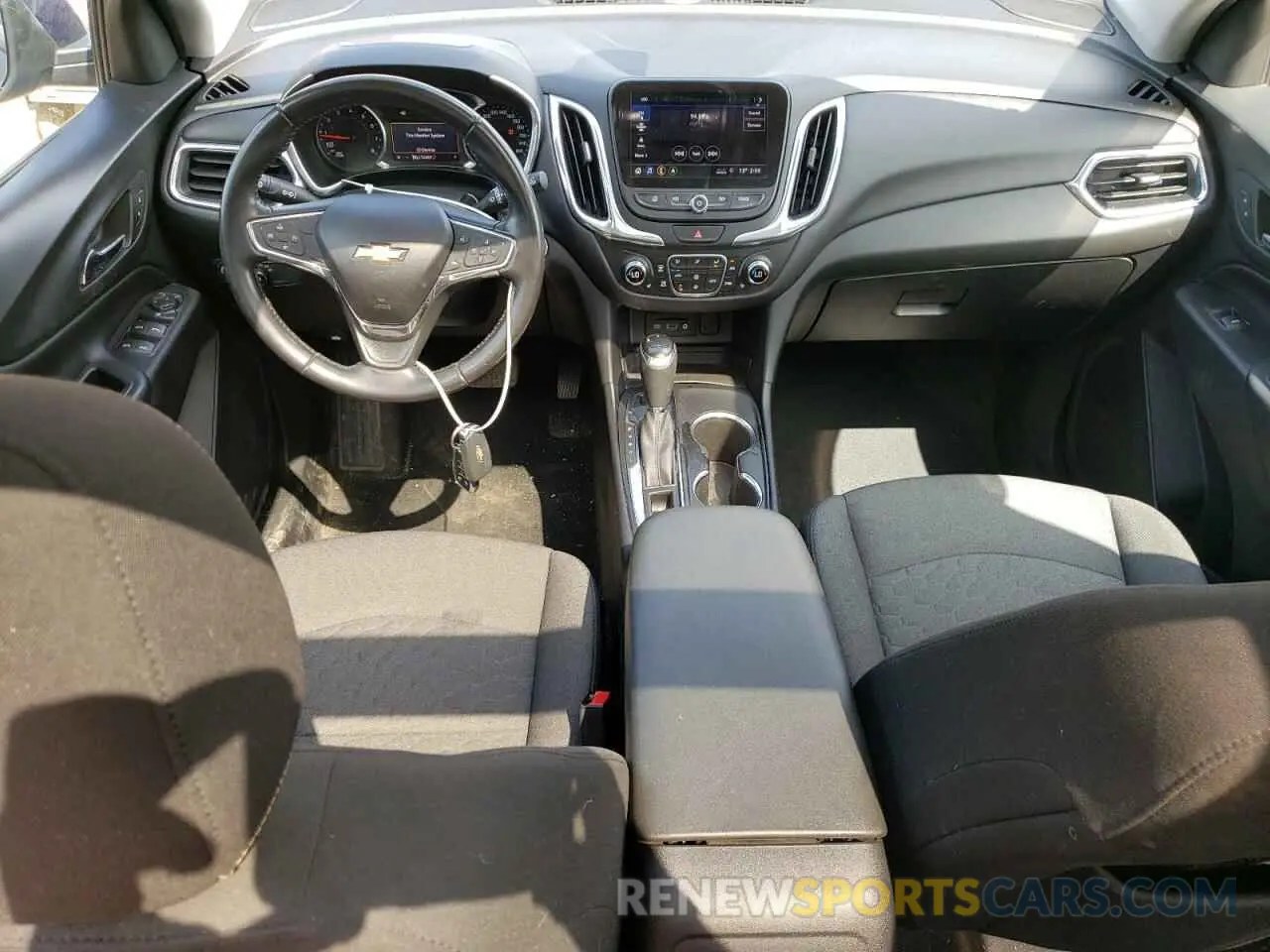 8 Photograph of a damaged car 2GNAXUEV0K6136366 CHEVROLET EQUINOX 2019