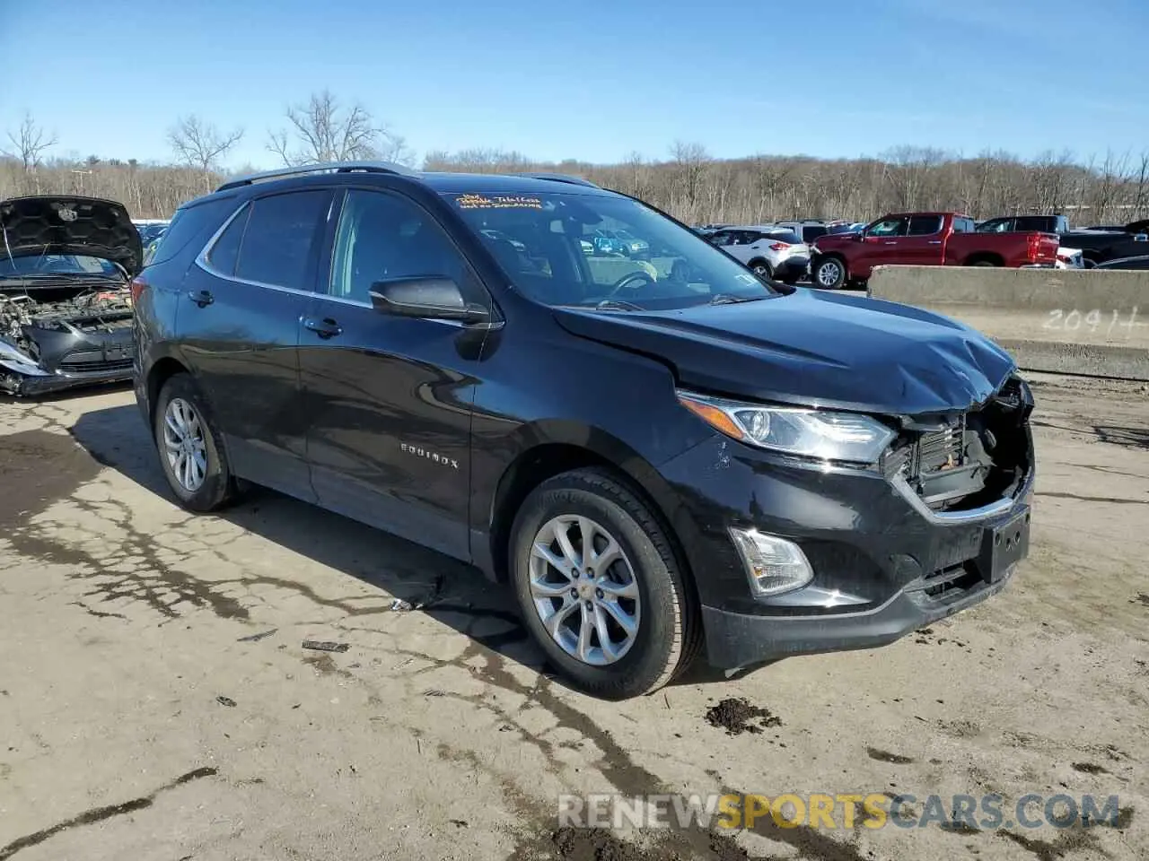 4 Photograph of a damaged car 2GNAXUEV0K6138893 CHEVROLET EQUINOX 2019