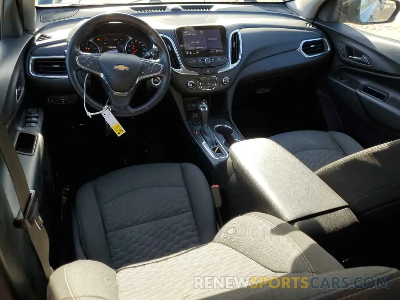 8 Photograph of a damaged car 2GNAXUEV0K6138893 CHEVROLET EQUINOX 2019