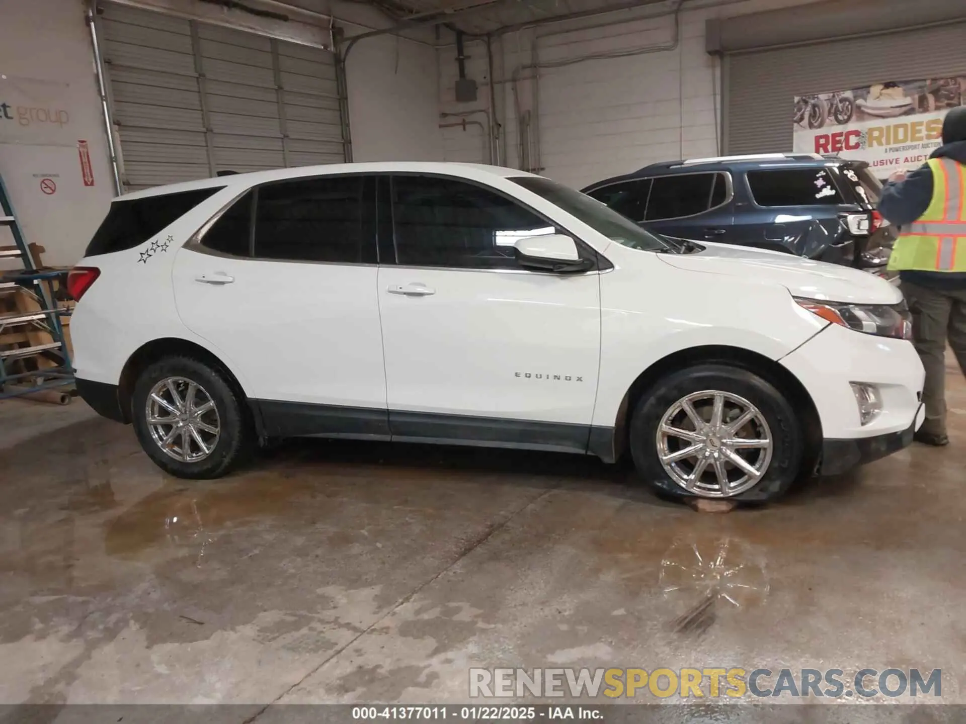 14 Photograph of a damaged car 2GNAXUEV0K6182506 CHEVROLET EQUINOX 2019