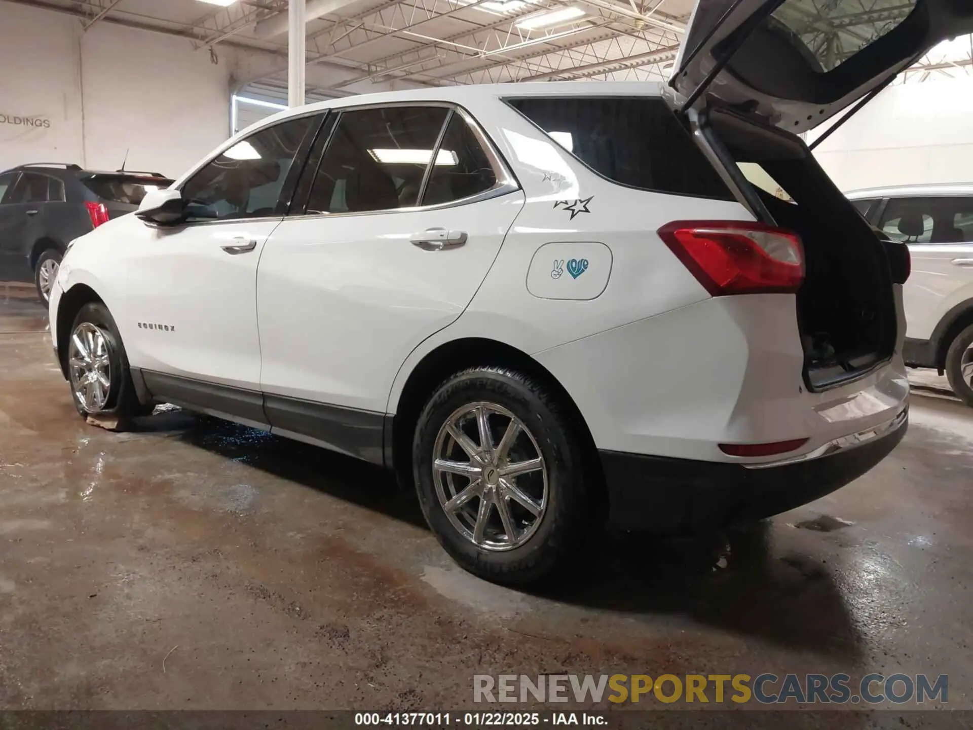 3 Photograph of a damaged car 2GNAXUEV0K6182506 CHEVROLET EQUINOX 2019