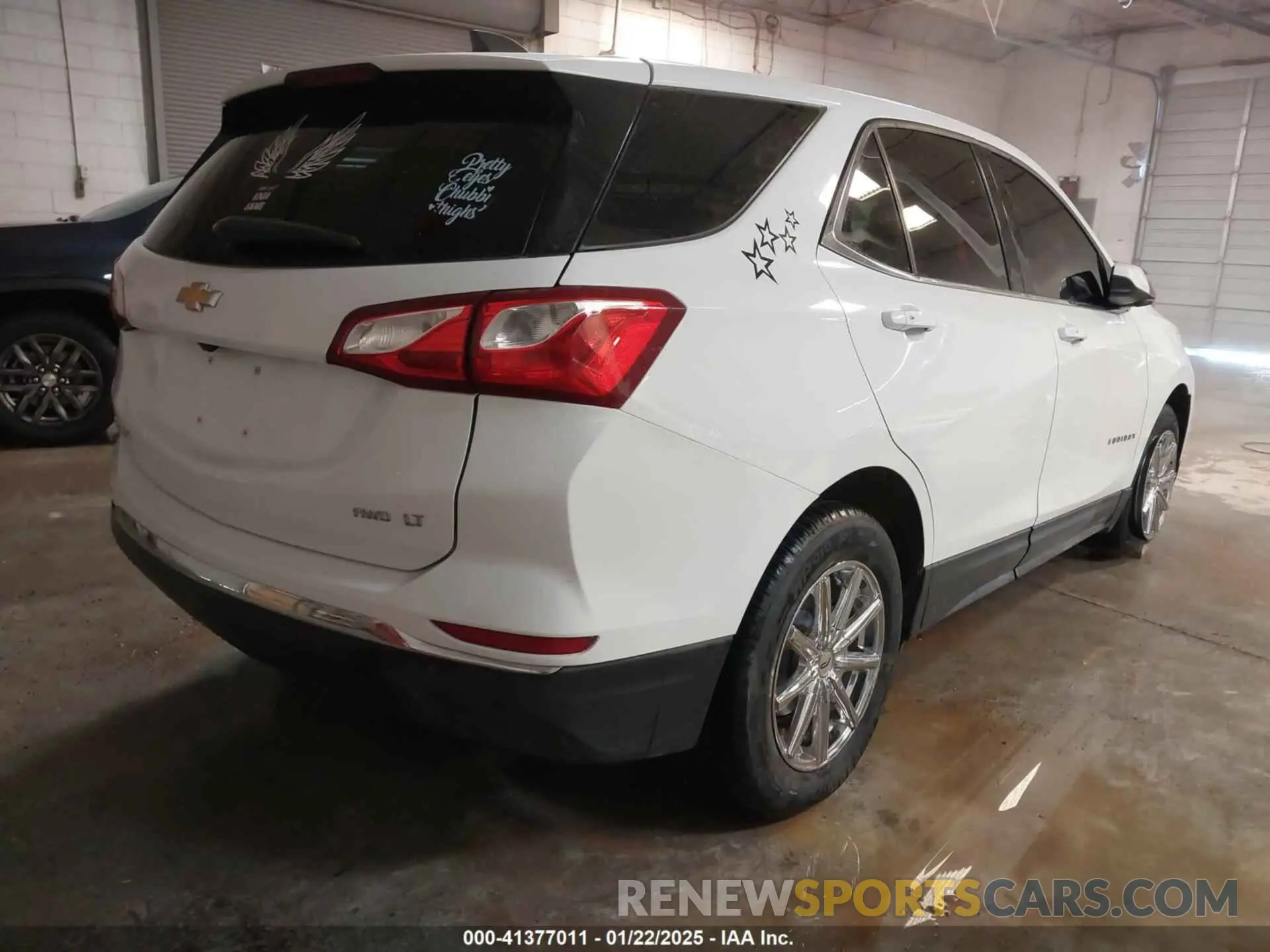 4 Photograph of a damaged car 2GNAXUEV0K6182506 CHEVROLET EQUINOX 2019