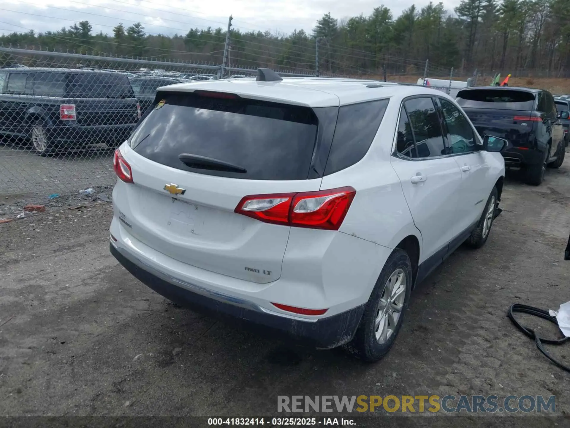 4 Photograph of a damaged car 2GNAXUEV0K6202284 CHEVROLET EQUINOX 2019