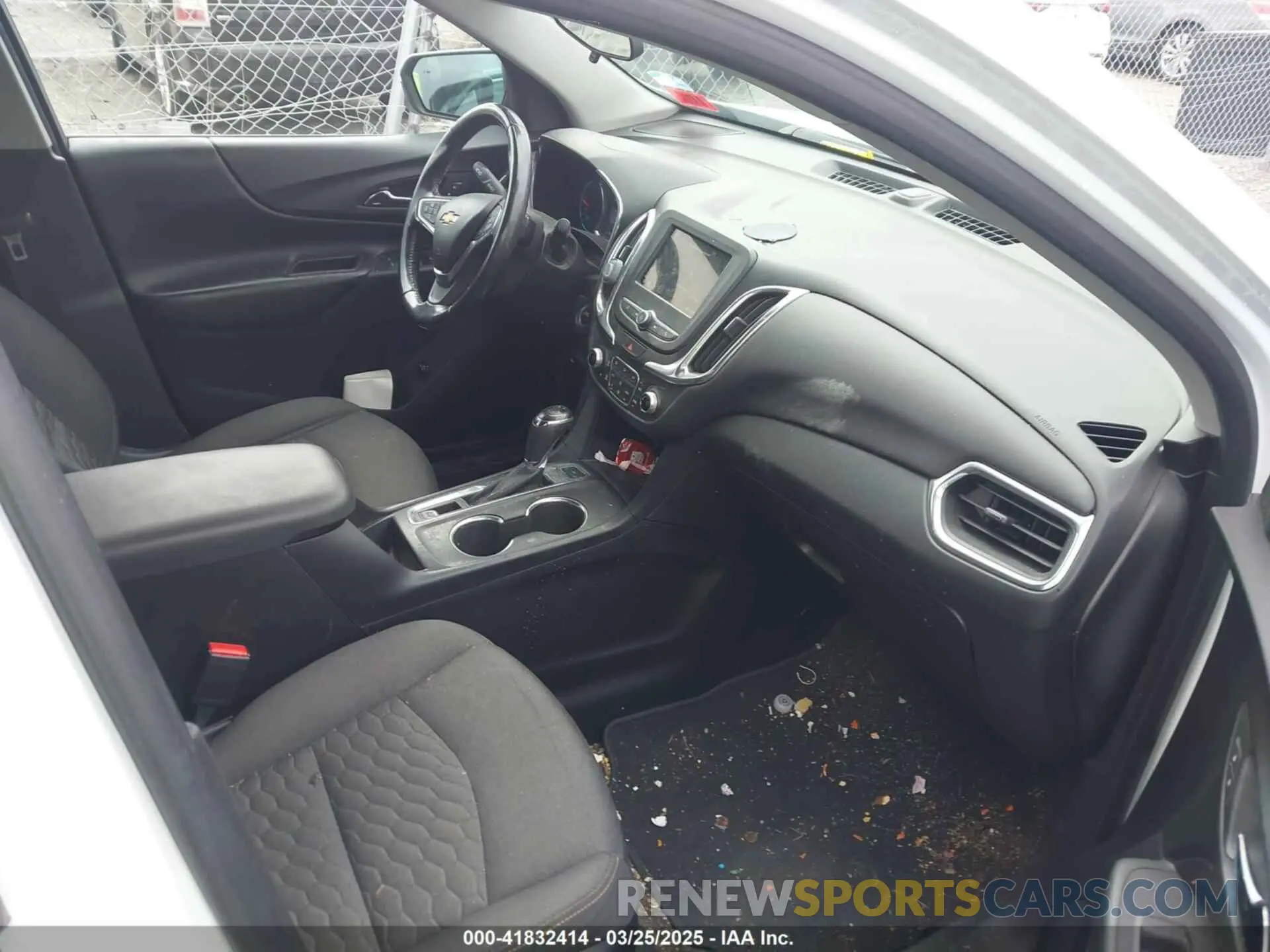 5 Photograph of a damaged car 2GNAXUEV0K6202284 CHEVROLET EQUINOX 2019
