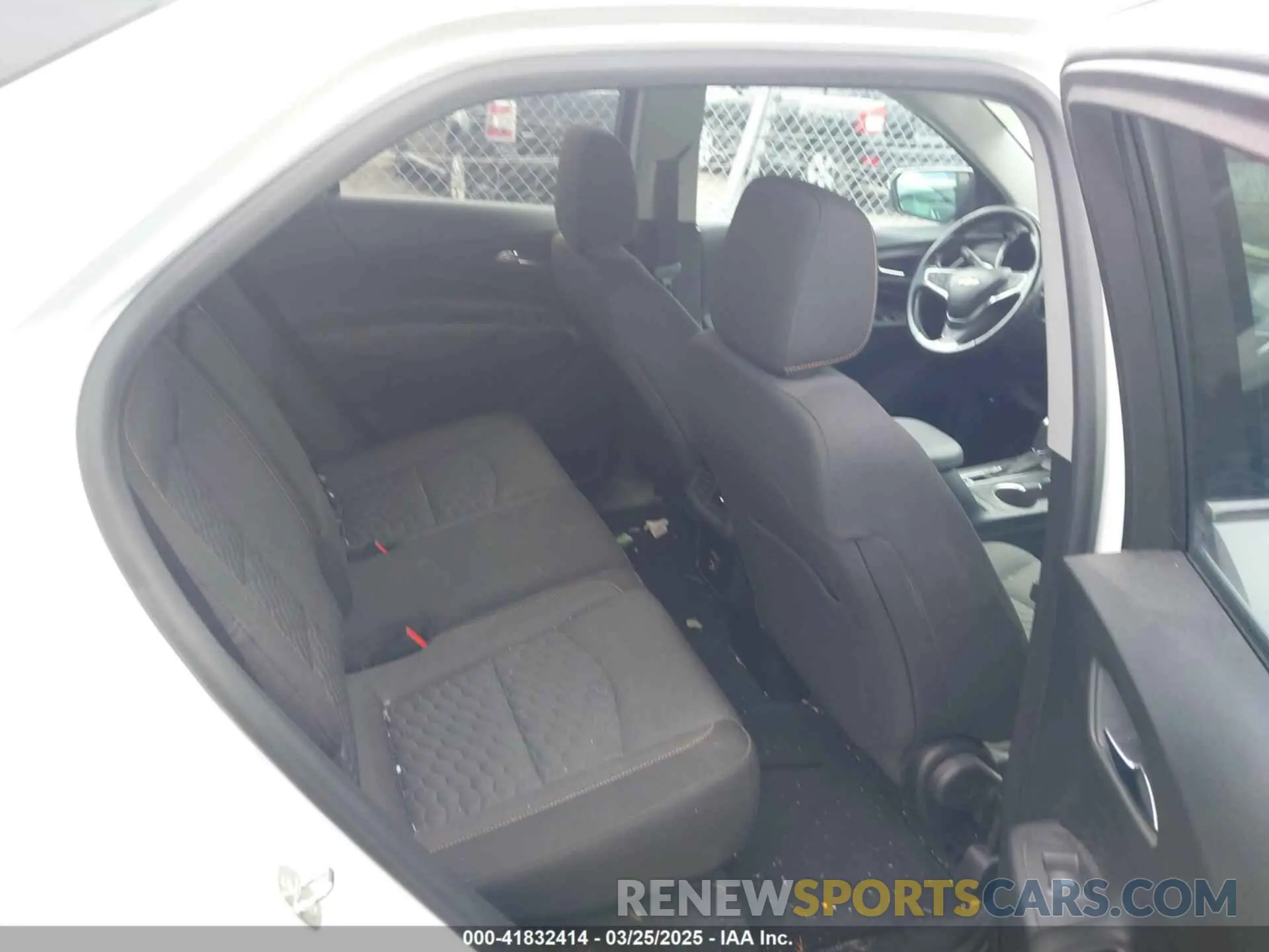 8 Photograph of a damaged car 2GNAXUEV0K6202284 CHEVROLET EQUINOX 2019