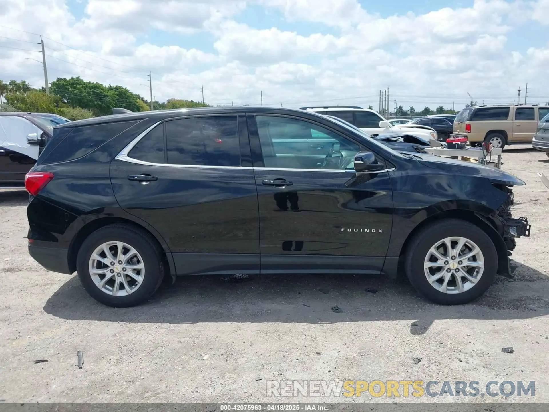 14 Photograph of a damaged car 2GNAXUEV0K6253705 CHEVROLET EQUINOX 2019