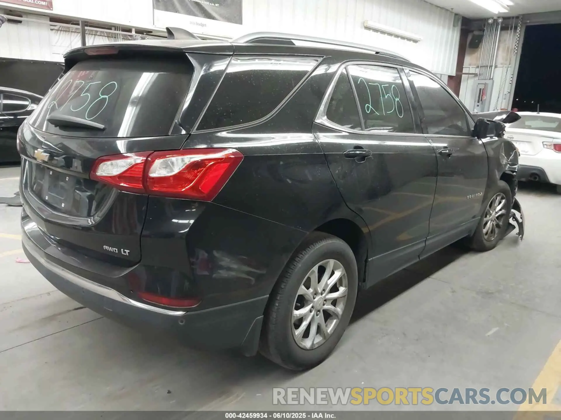 4 Photograph of a damaged car 2GNAXUEV0K6278569 CHEVROLET EQUINOX 2019