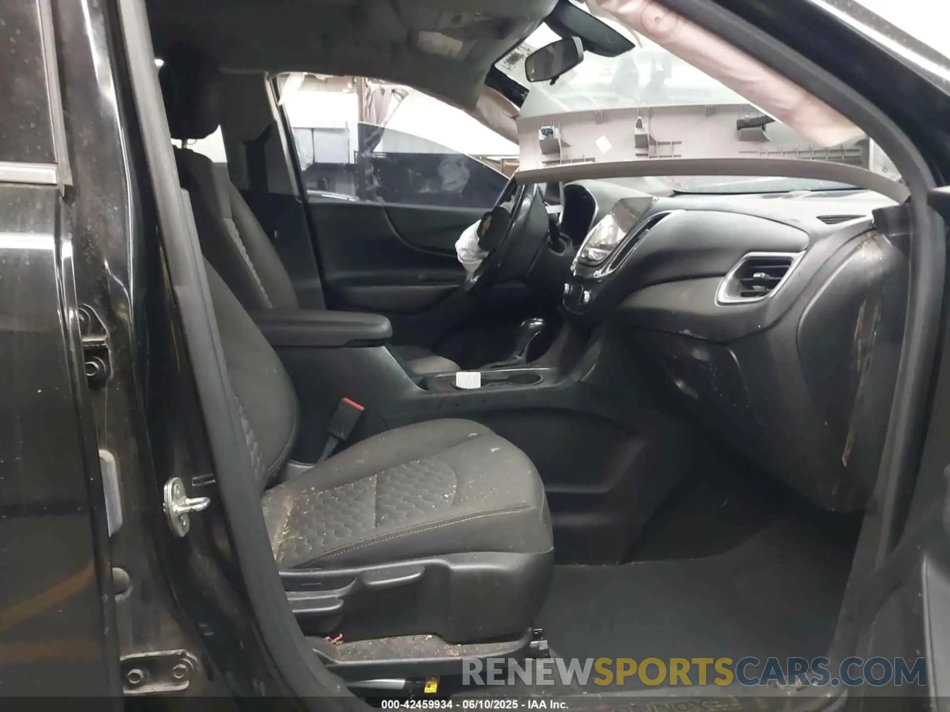 5 Photograph of a damaged car 2GNAXUEV0K6278569 CHEVROLET EQUINOX 2019