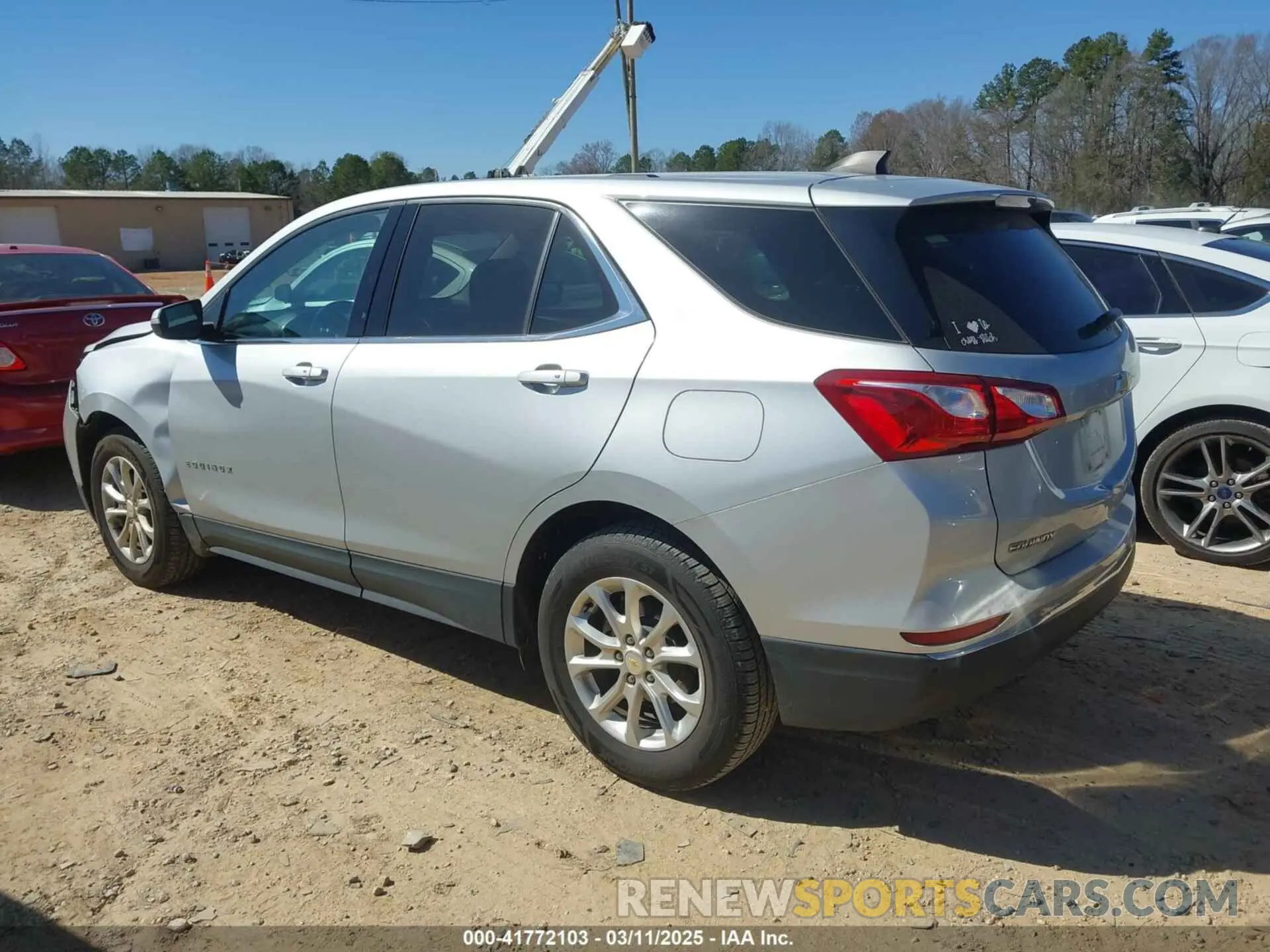 3 Photograph of a damaged car 2GNAXUEV0K6285473 CHEVROLET EQUINOX 2019