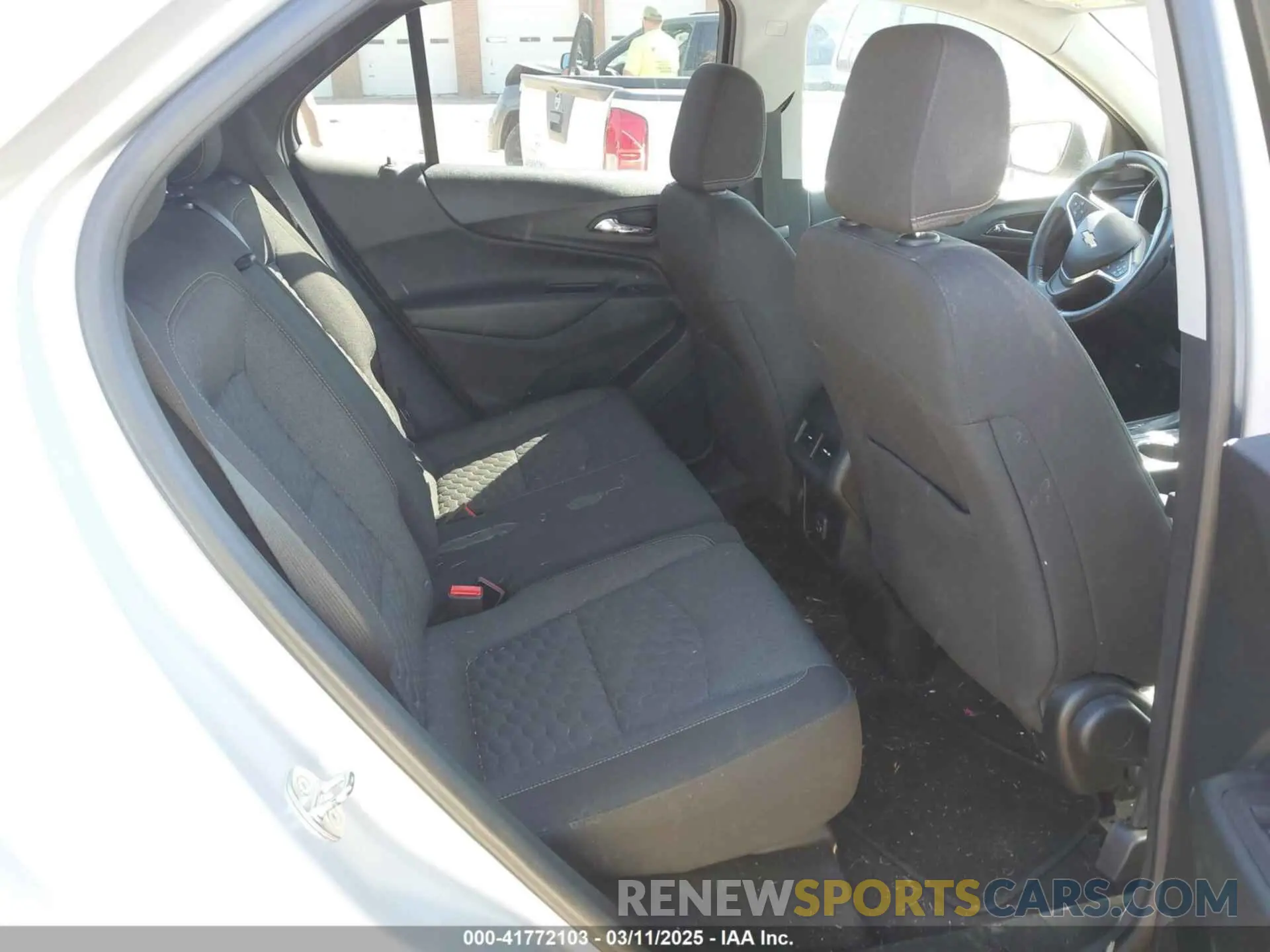 8 Photograph of a damaged car 2GNAXUEV0K6285473 CHEVROLET EQUINOX 2019