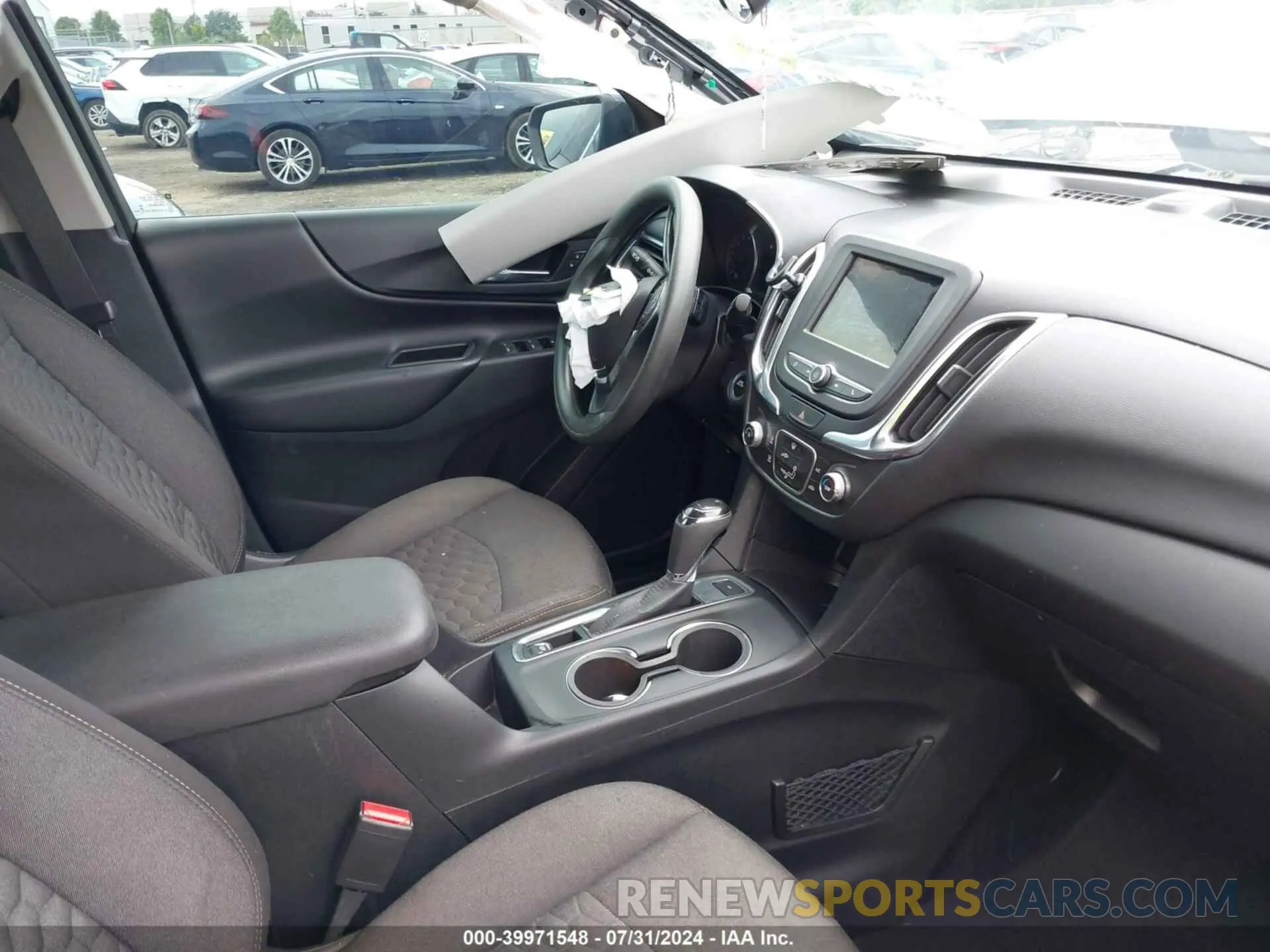 5 Photograph of a damaged car 2GNAXUEV1K6116045 CHEVROLET EQUINOX 2019