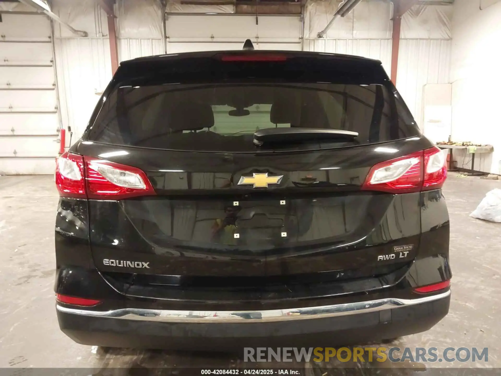 17 Photograph of a damaged car 2GNAXUEV1K6185169 CHEVROLET EQUINOX 2019
